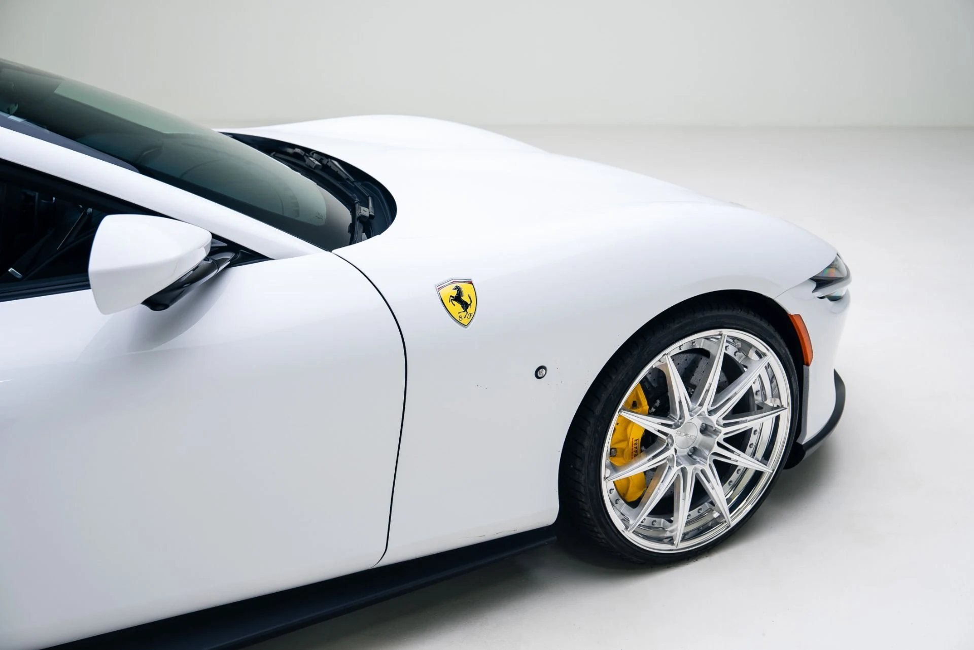 mph021_2856707797_Used_2025_Ferrari_Roma_Spider_1766089214_cf7cb70c90