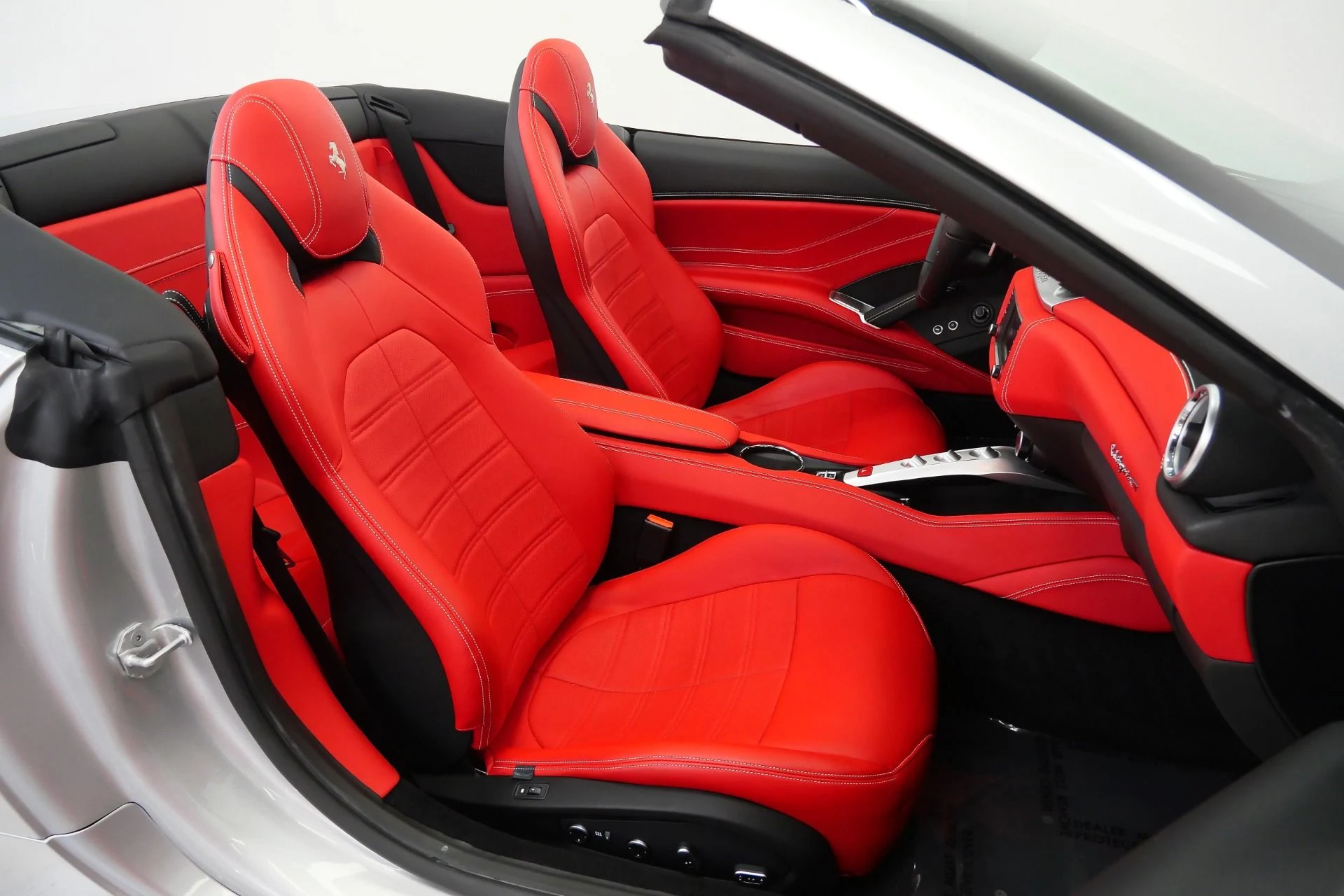 mph021_2865760897_Used_2017_Ferrari_California_T_Extremely_Low_Miles_Ventilated_Seats_Beautiful_1776794649_08dff2a096