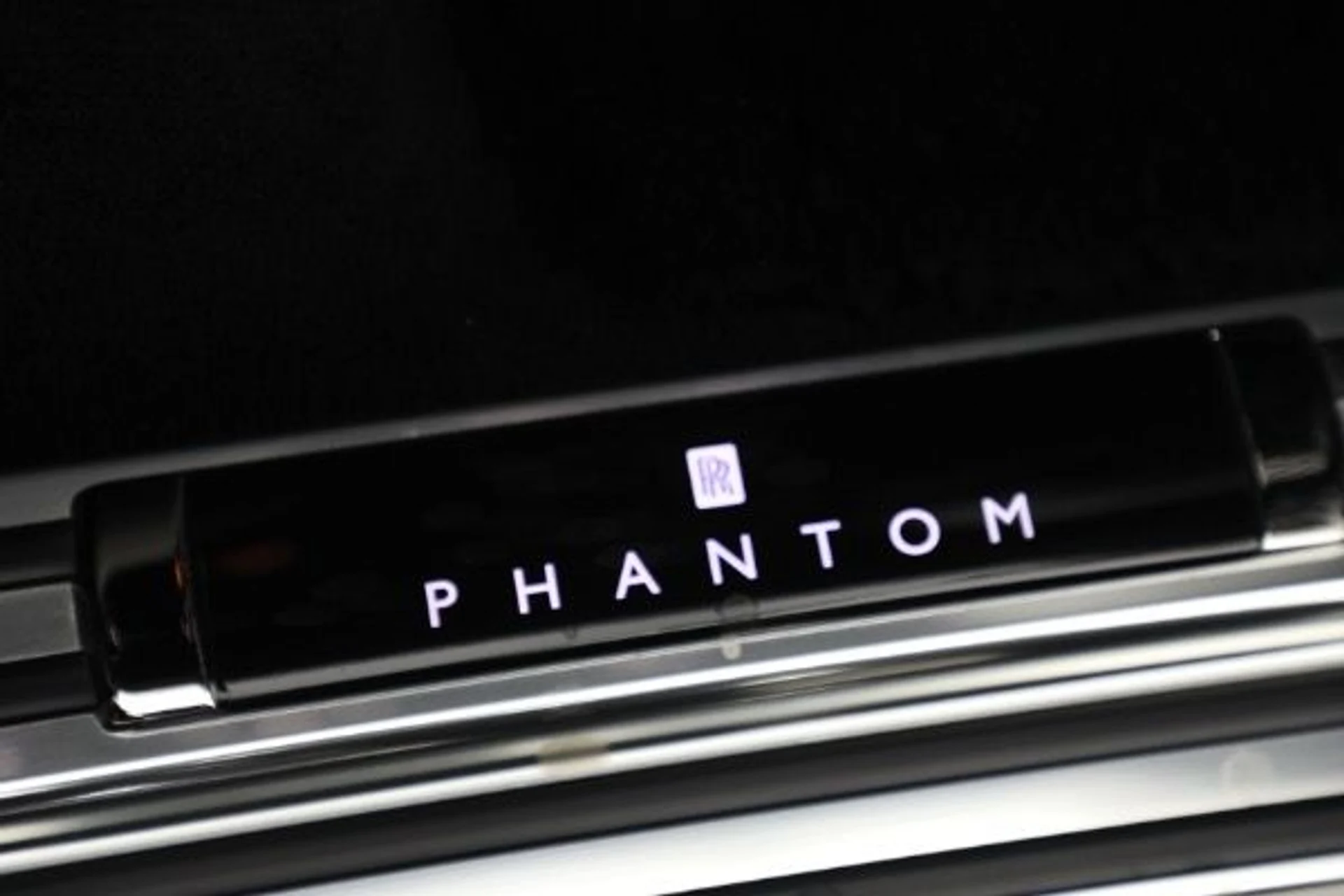 mph021_2866229934_Used_2023_Rolls_Royce_Phantom_d35b6abace