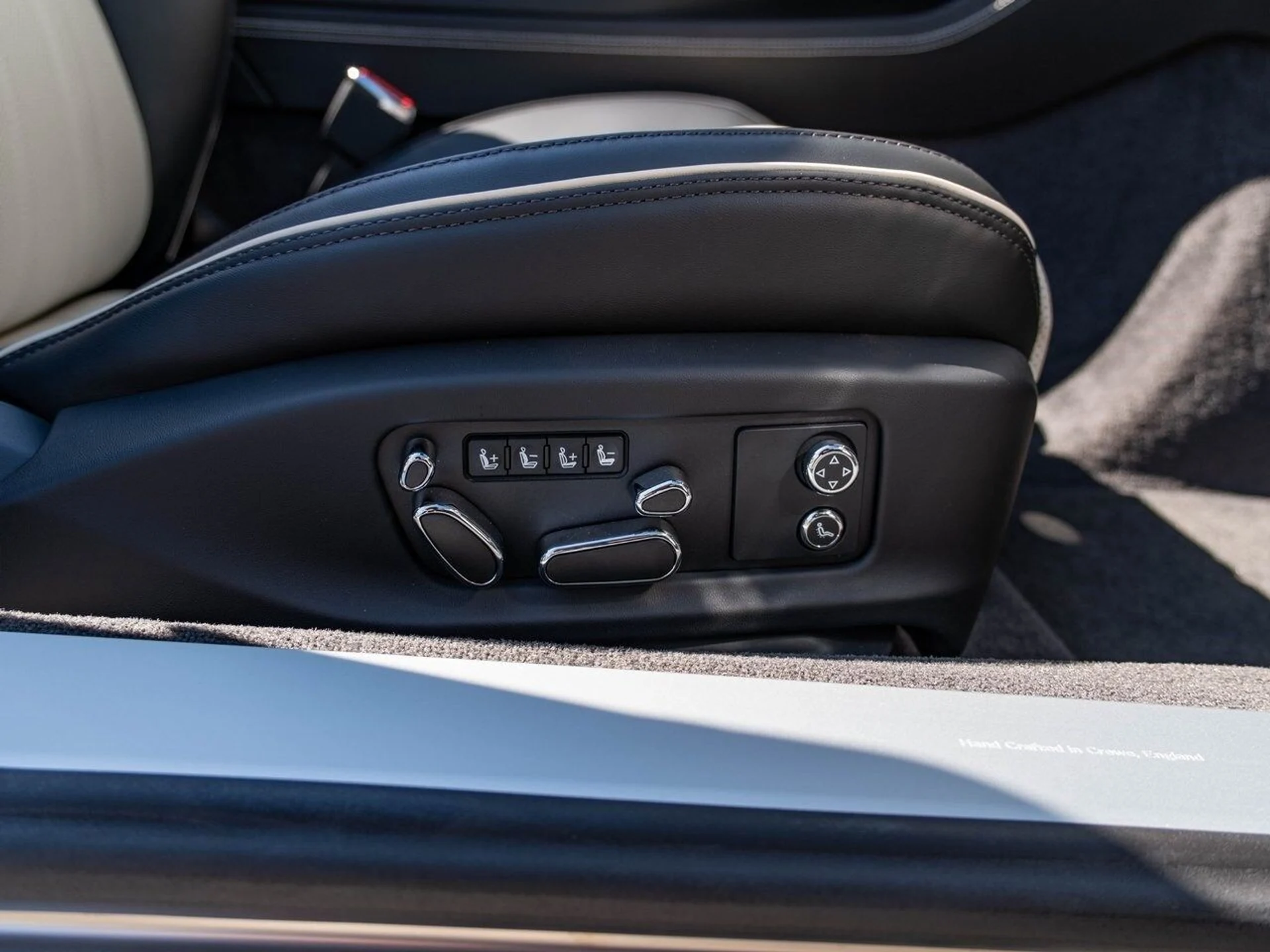 mph021_2879686637_115339cfb1b64d3f8643956d769de5b4x_d5d283d068