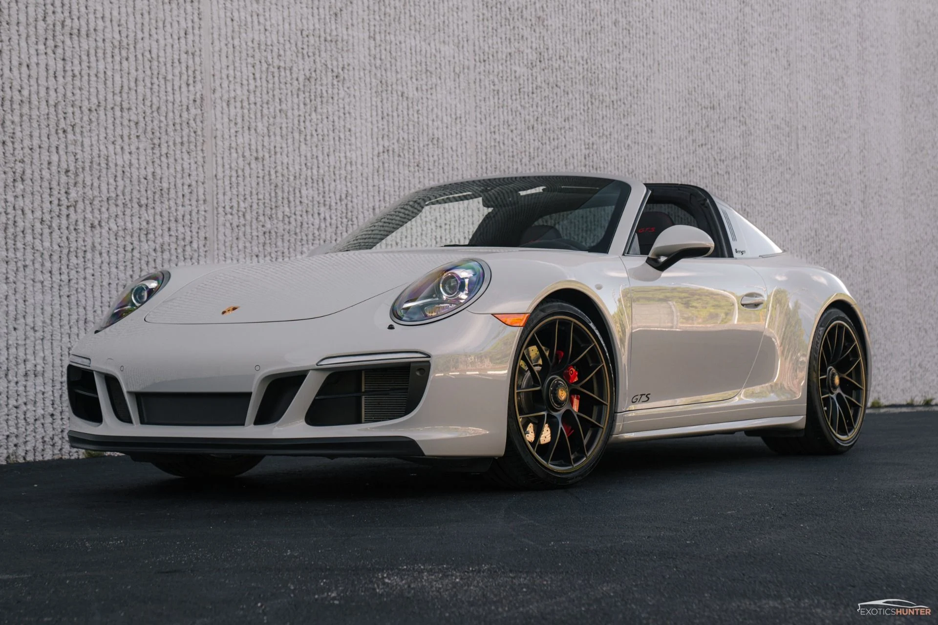 mph021_2884354002_Used_2018_Porsche_911_Targa_4_GTS_in_Chalk_with_GTS_Interior_Pack_PDK_1755551919_f9b9479b9f