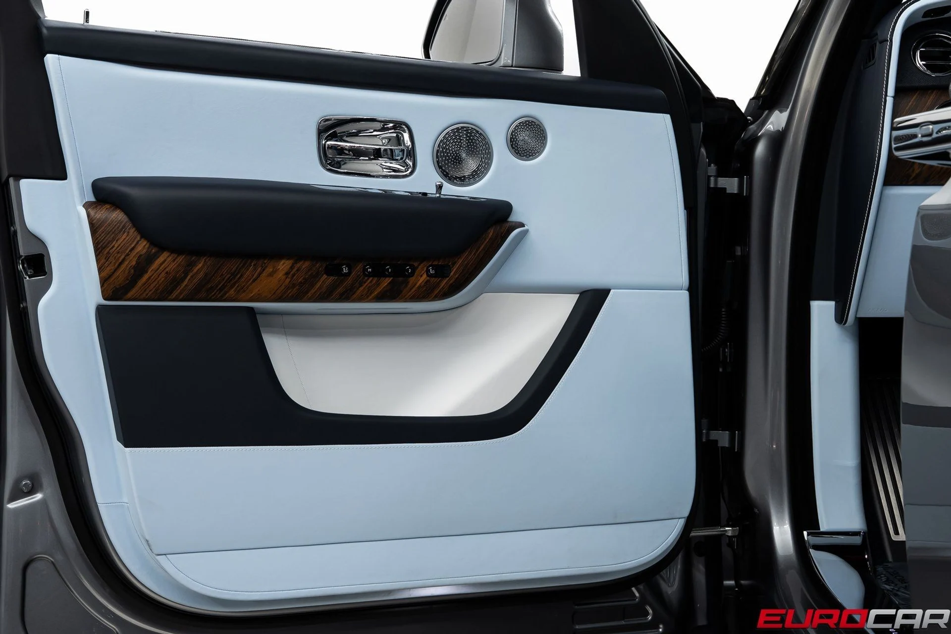 mph021_2890680318_image_22_93662f07a8