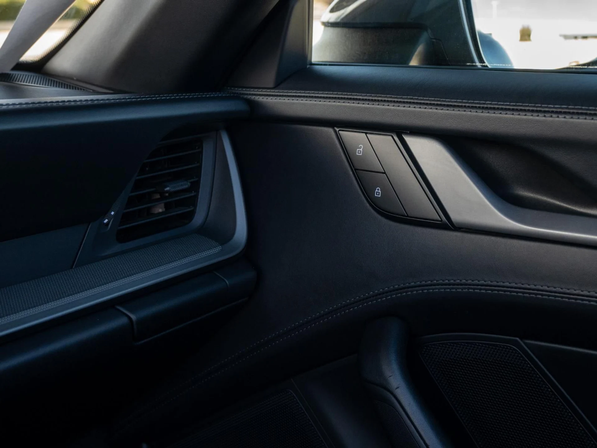 mph021_2891638762_dca4c11a61b385ac98a557e8c1042959x_c090a9b03e