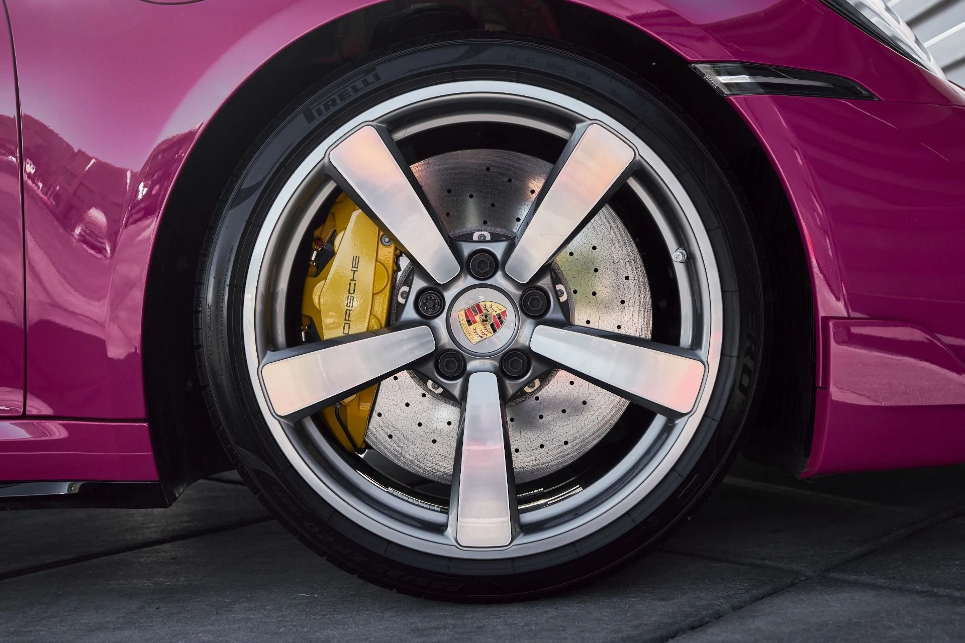 mph021_2892371700_Used_2023_Porsche_911_Turbo_1762568133_10b1cc95ef