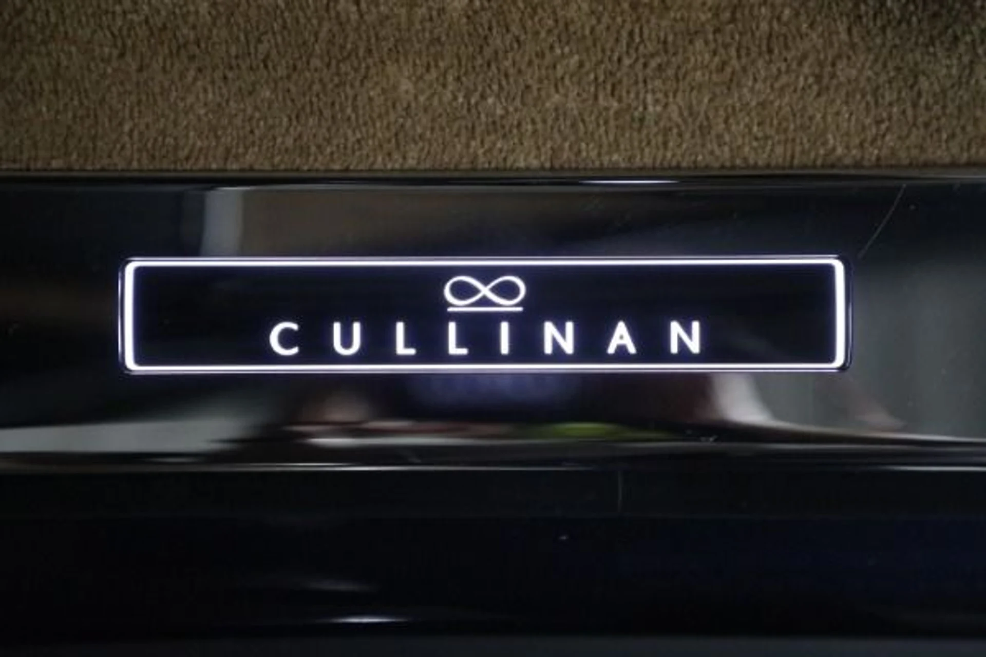 mph021_2899094777_Used_2024_Rolls_Royce_Black_Badge_Cullinan_39474d21a1