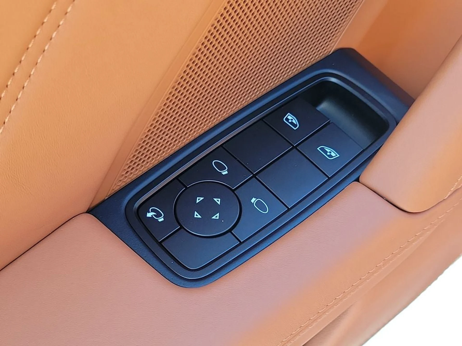 mph021_2906124875_22_e35d35335e