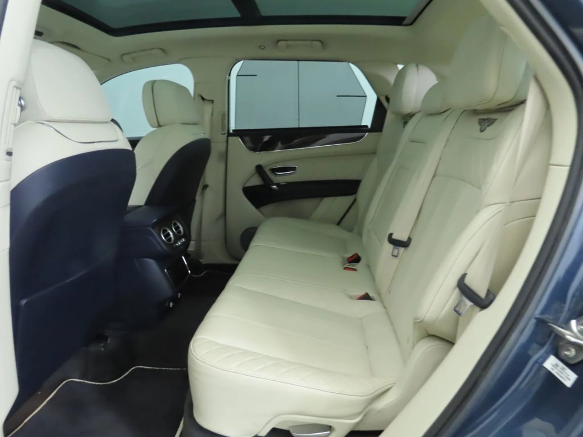 mph021_2907086124_used_2019_bentley_bentayga_v8awd_8119_22979397_22_1024_6ed2a1ca9d