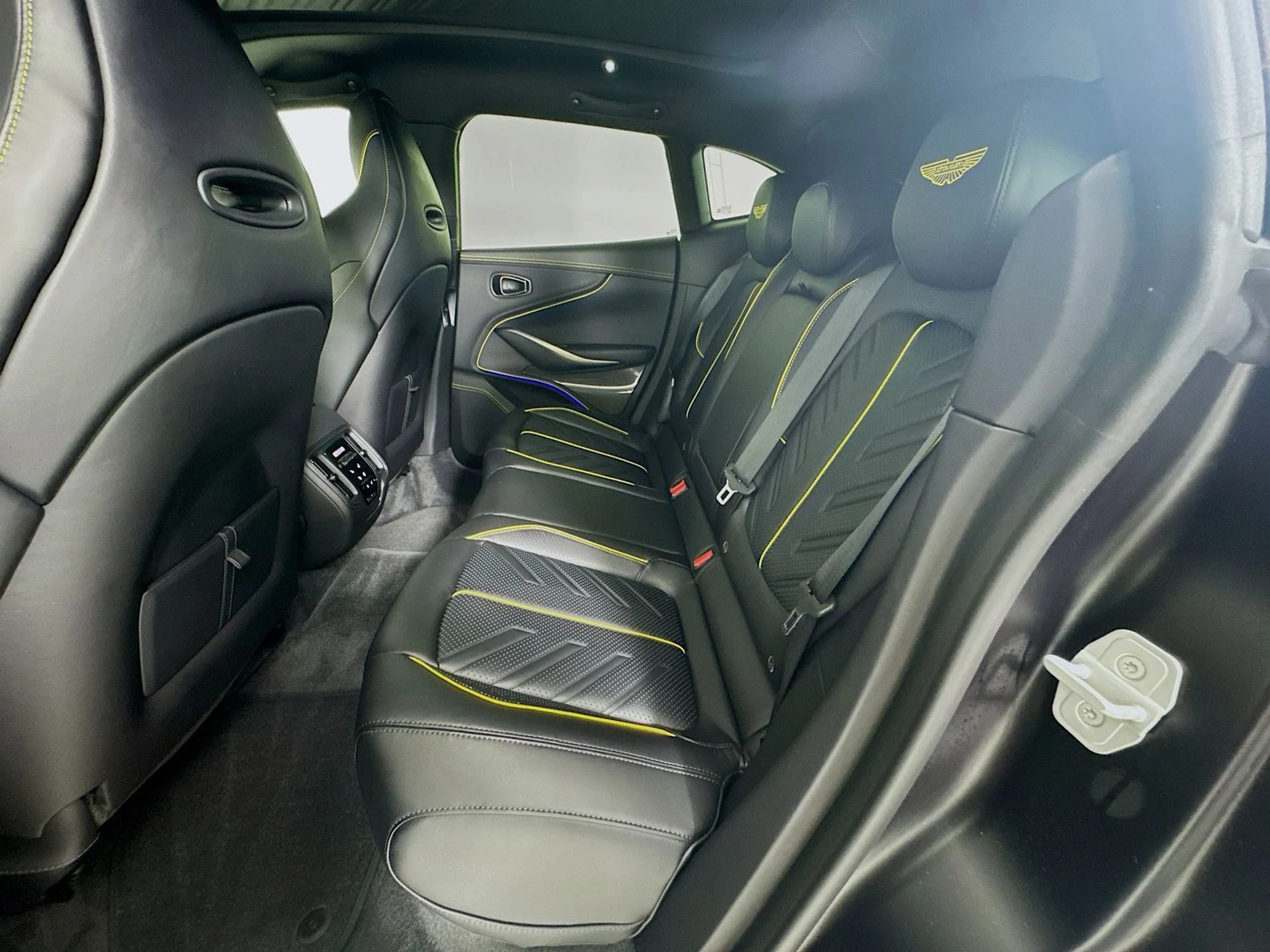 mph021_2915390359_5ea0ac3e728874f3efbe447a93d26fe9x_fca850720e