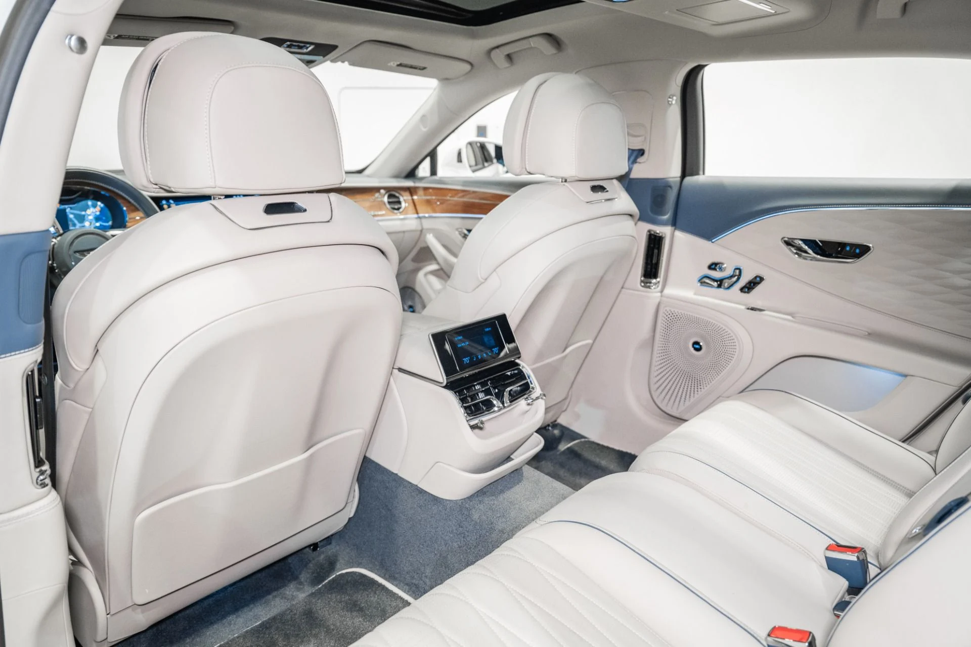 mph021_2916017975_Used_2023_Bentley_Flying_Spur_1772469545_2c9222b26f