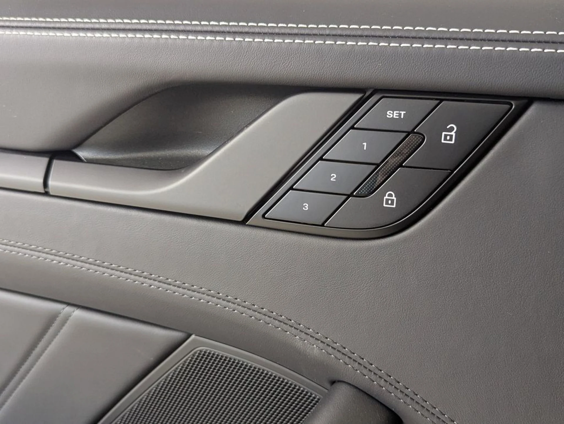 mph021_2917431042_877a81ab7a8e02733c93294611970b96x_2903bd0fa8