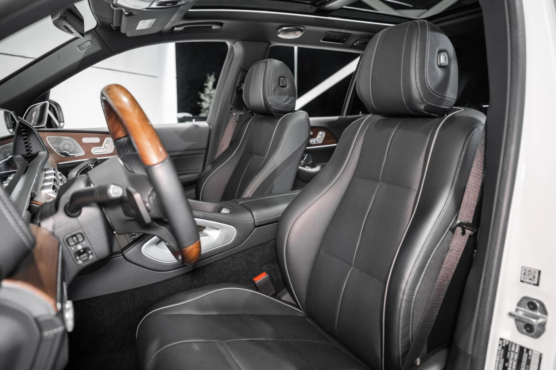 mph021_2917432334_Used_2023_Mercedes_Benz_GLS_Maybach_GLS_600_1762355740_62a1f27cc1