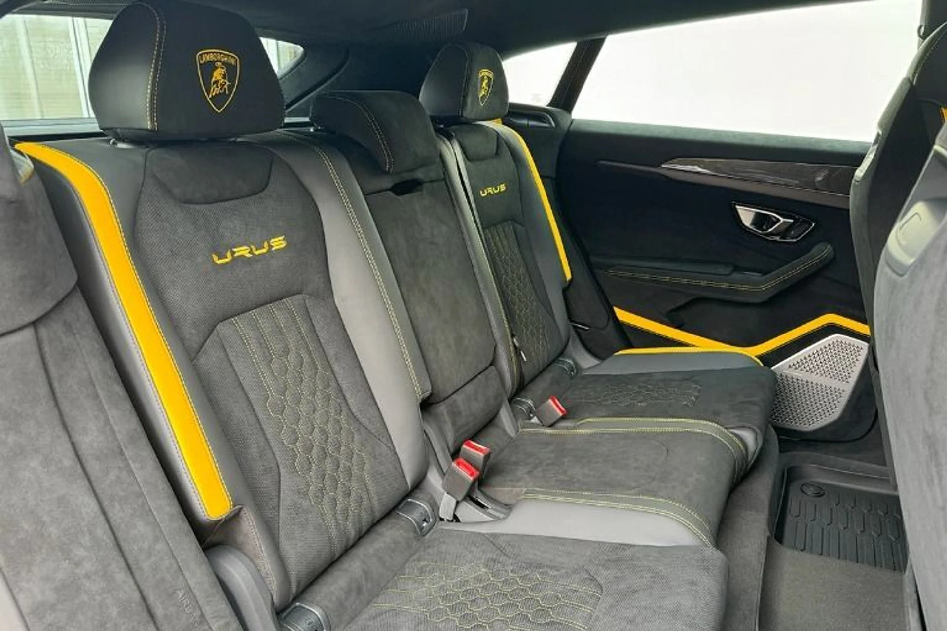 mph021_2935886288_Used_2024_Lamborghini_Urus_Performante_1737405766_c90e886ec7