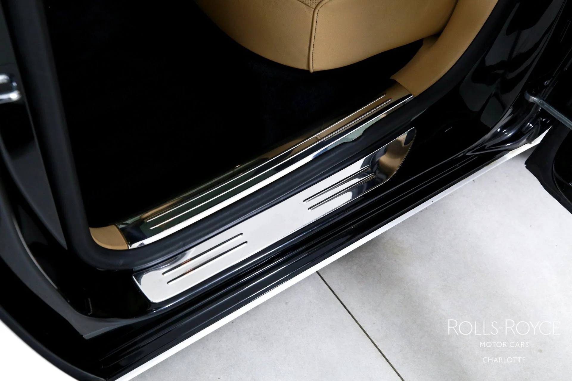 mph021_2941422317_Used_2014_Rolls_Royce_Ghost_1757714696_491f040a66