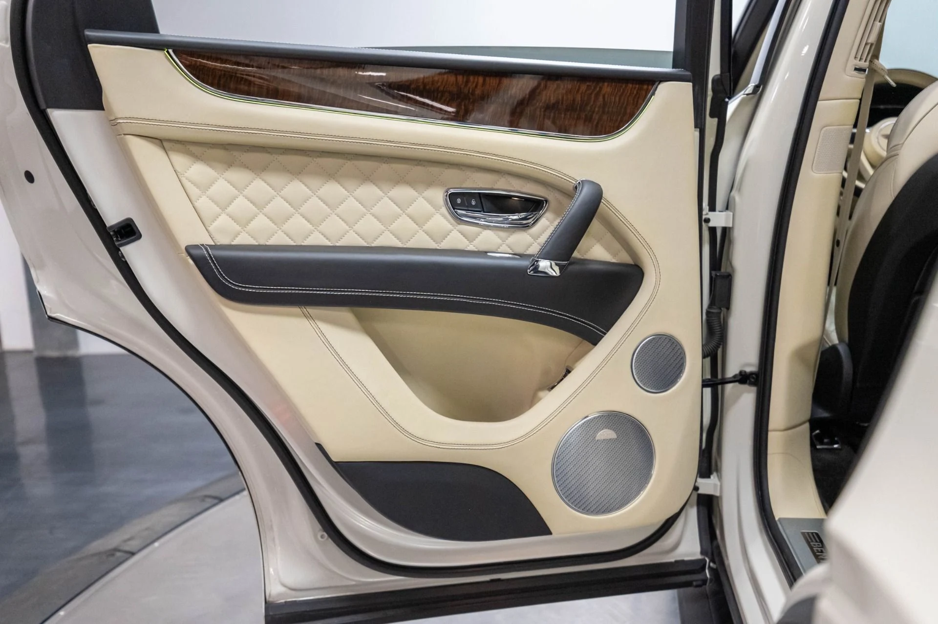 mph021_2941597093_Used_2017_Bentley_Bentayga_W12_1787159716_12b889d1cd