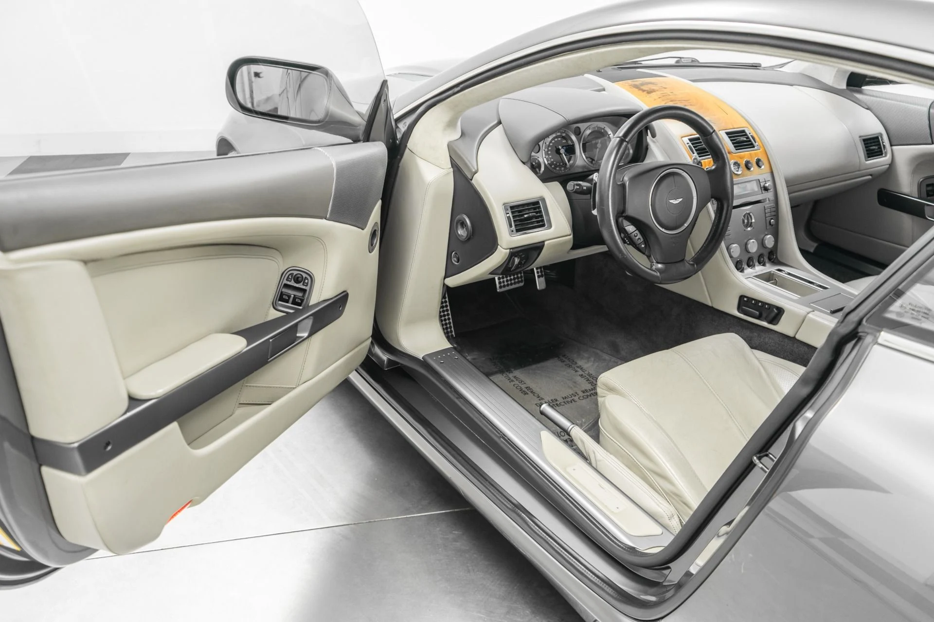 mph021_2944207333_Used_2007_Aston_Martin_DB_9_V12_Power_Classic_Lines_1782333379_7a3431da0a