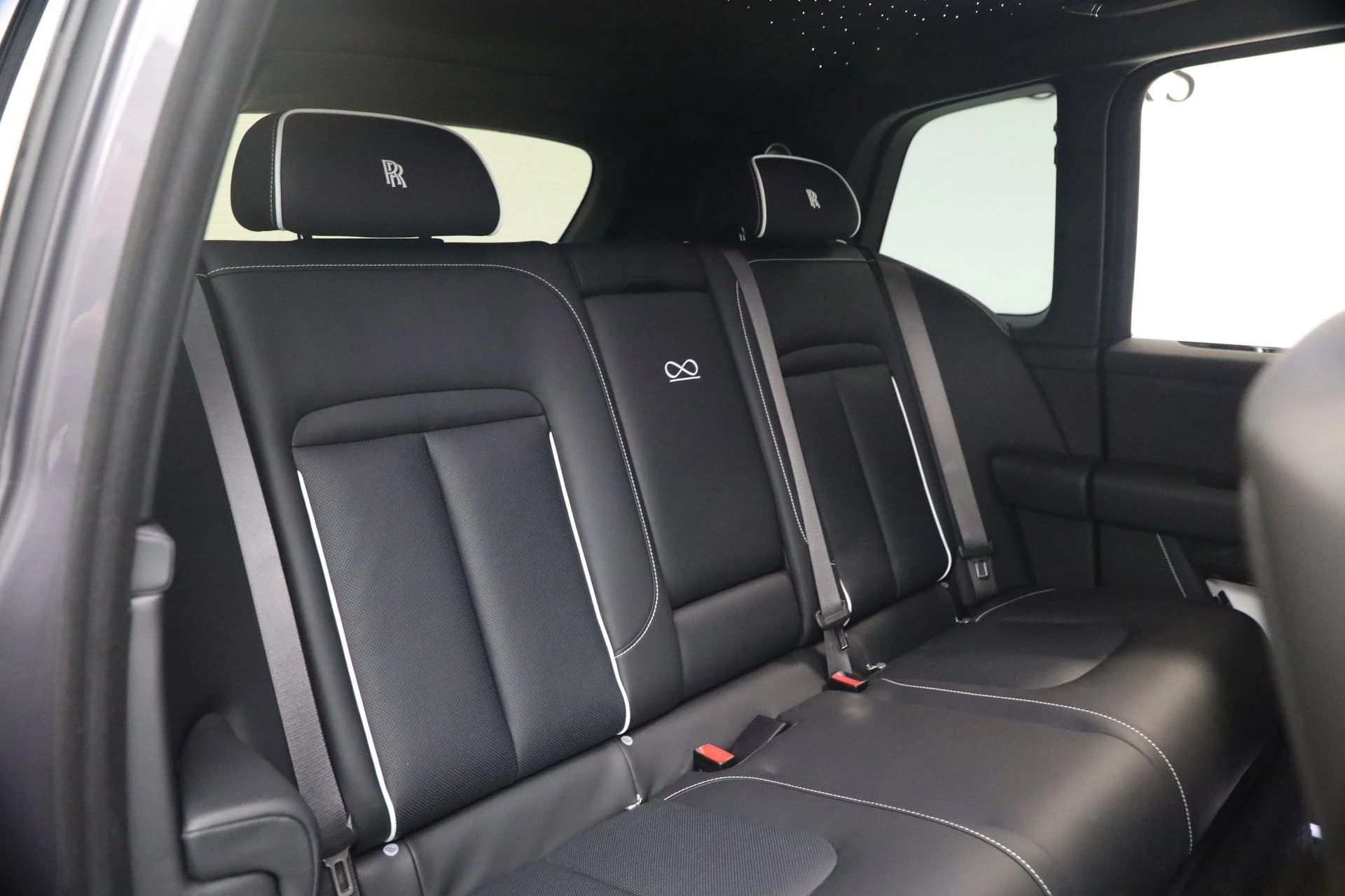 mph021_2945236069_New_2027_Rolls_Royce_Black_Badge_Cullinan_45afc82bed