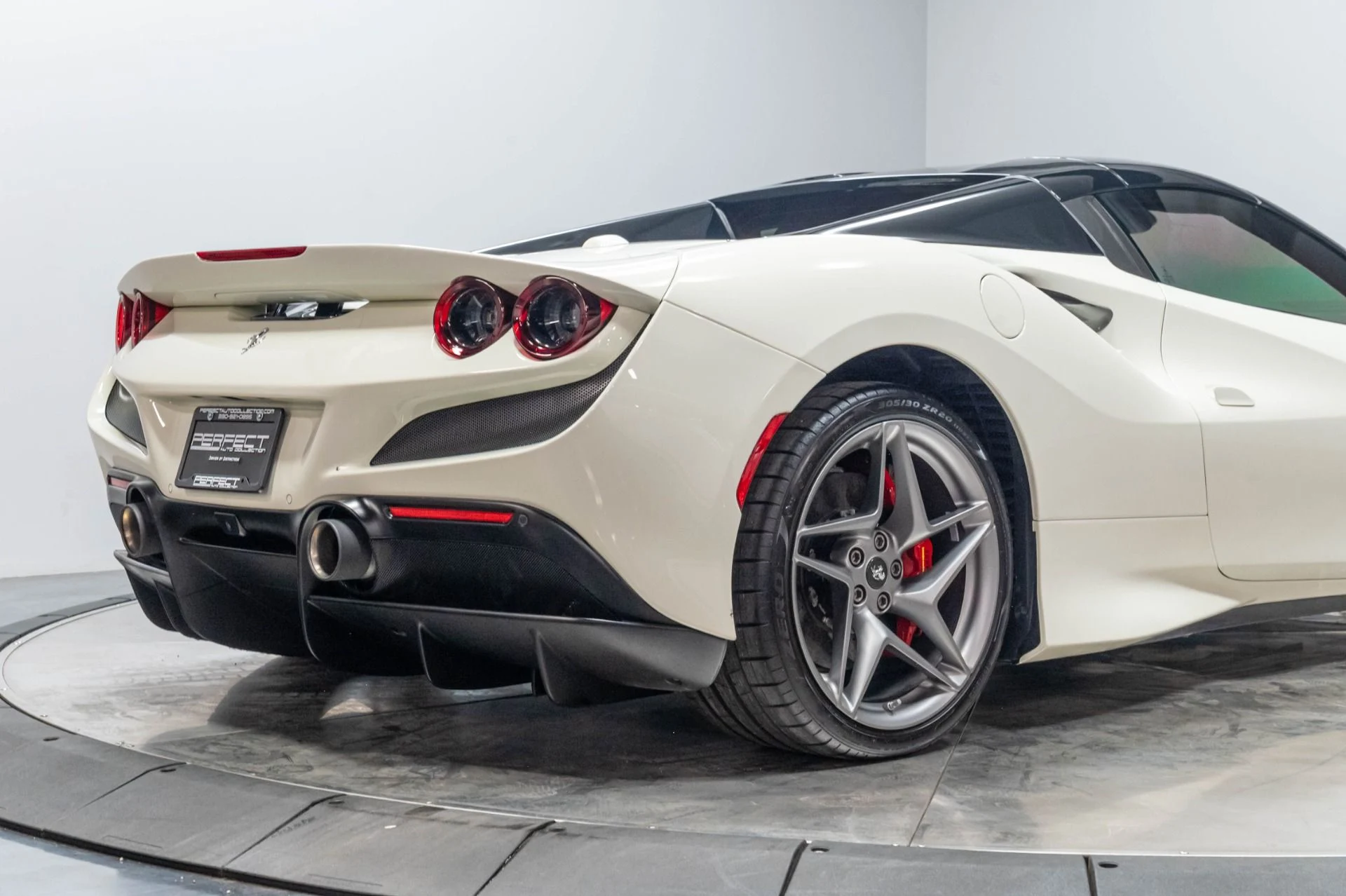 mph021_2951157235_Used_2021_Ferrari_F8_Spider_Base_1786140421_a26f7913a1