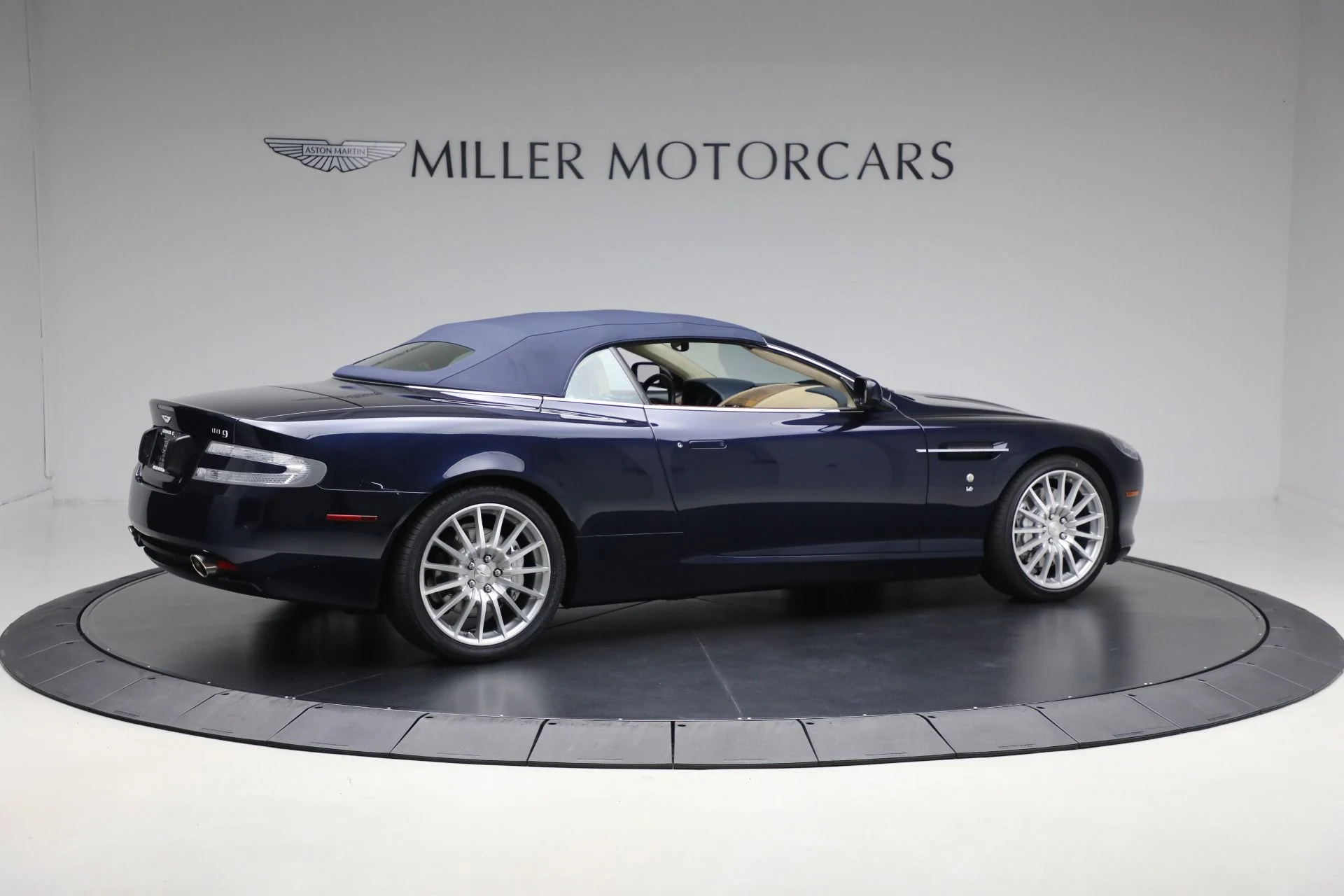 mph021_2951618905_Used_2007_Aston_Martin_DB_9_Volante_2d832df98e