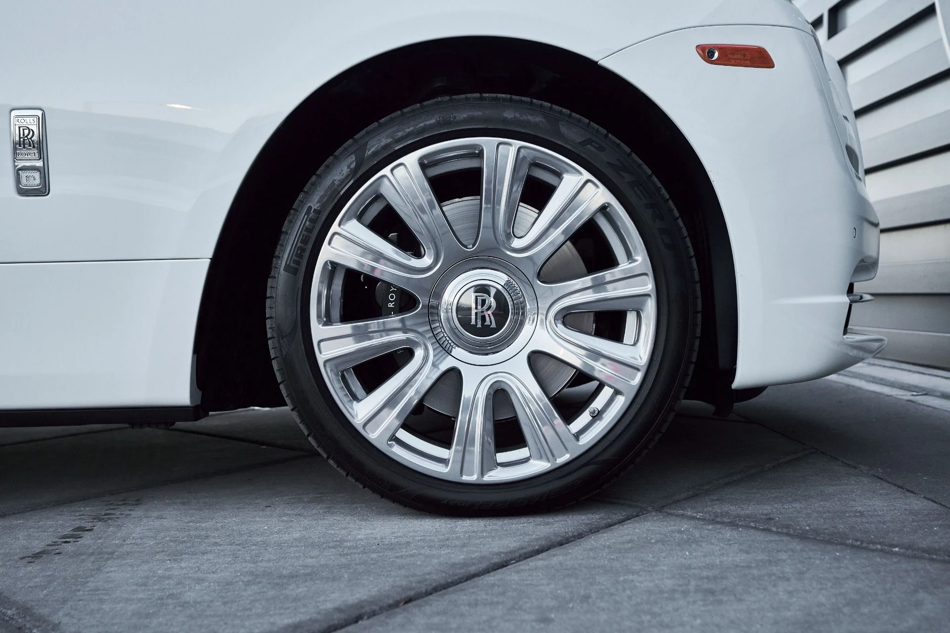 mph021_2952017401_Used_2017_Rolls_Royce_Dawn_Base_1764730538_10230ba5ef