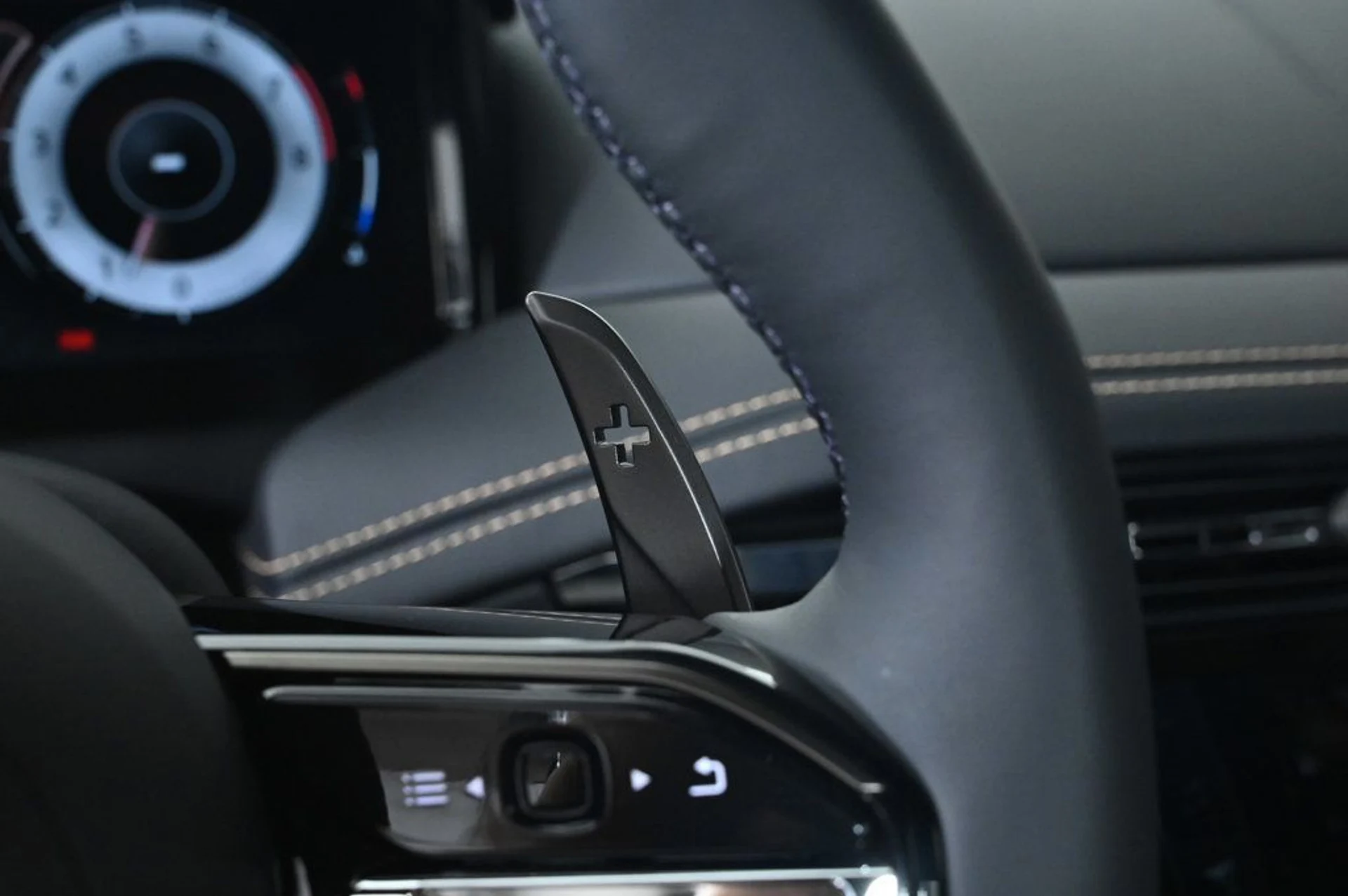 mph021_2953430134_new_2026_aston_martin_db12_11350_22934456_21_1024_02044865a6