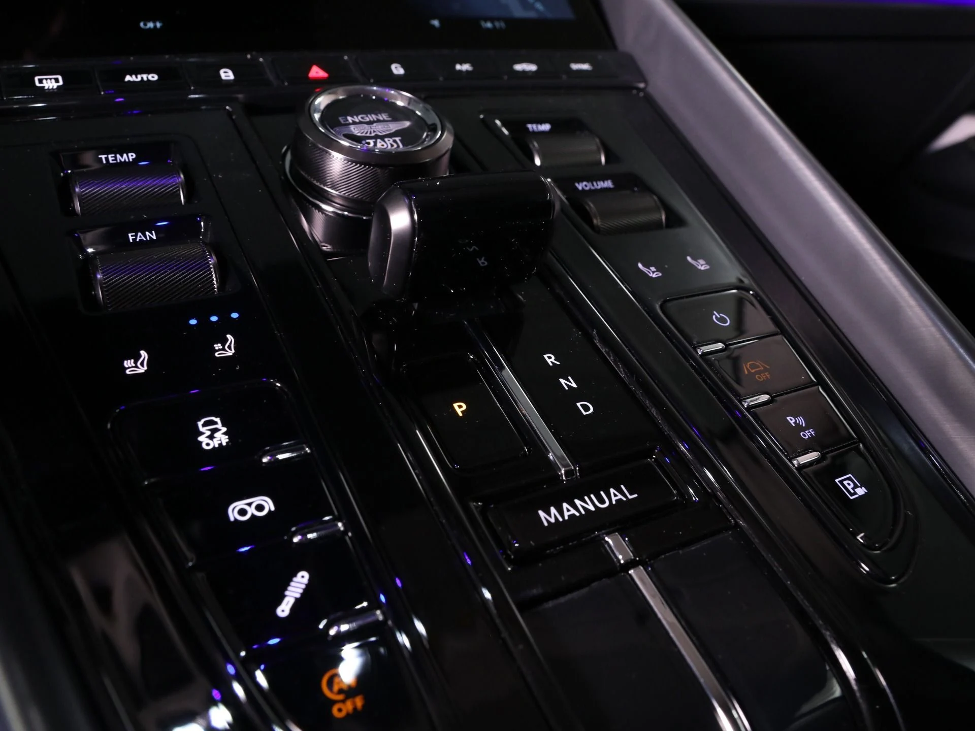 mph021_2955734351_New_2025_Aston_Martin_DB_12_1763585556_efb732c461