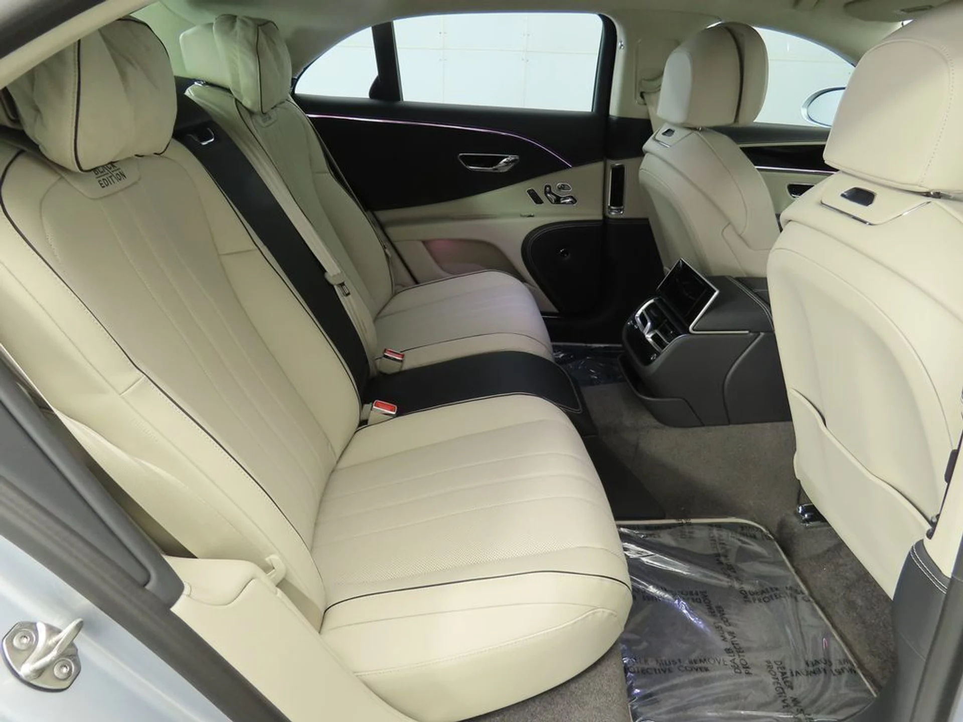 mph021_2962121117_new_2025_bentley_flying_spur_blackeditionsedan_8119_22910536_22_1024_ca0382ffe1