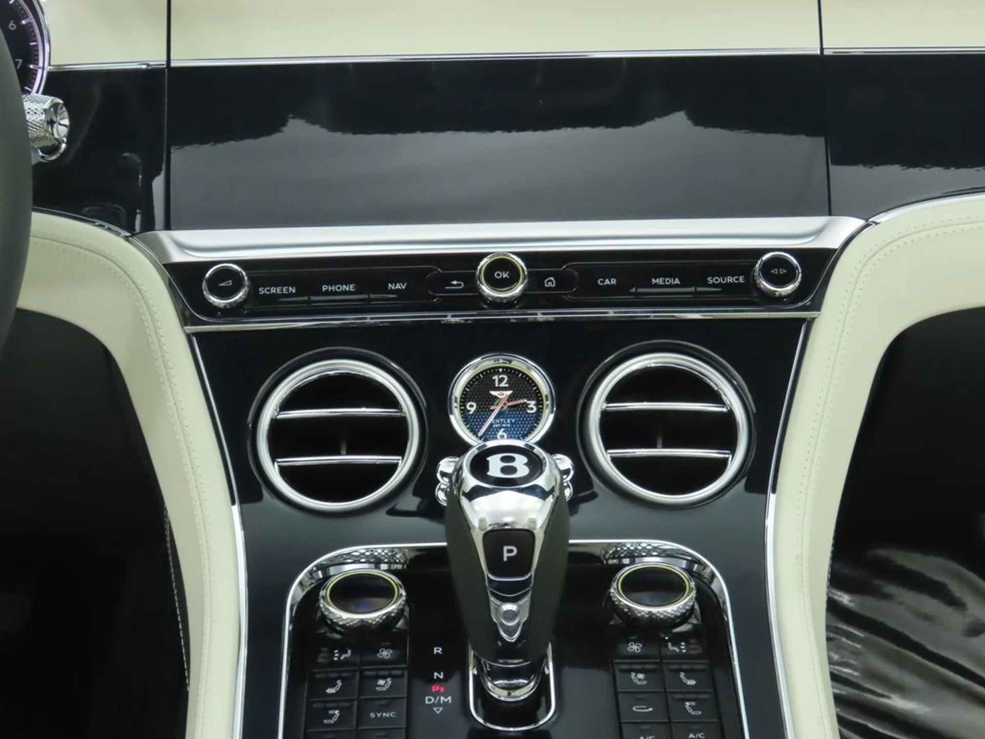 mph021_2965250073_new_2024_bentley_continental_gtv8convertible_8119_22528136_22_1024_e1f1bf7be6