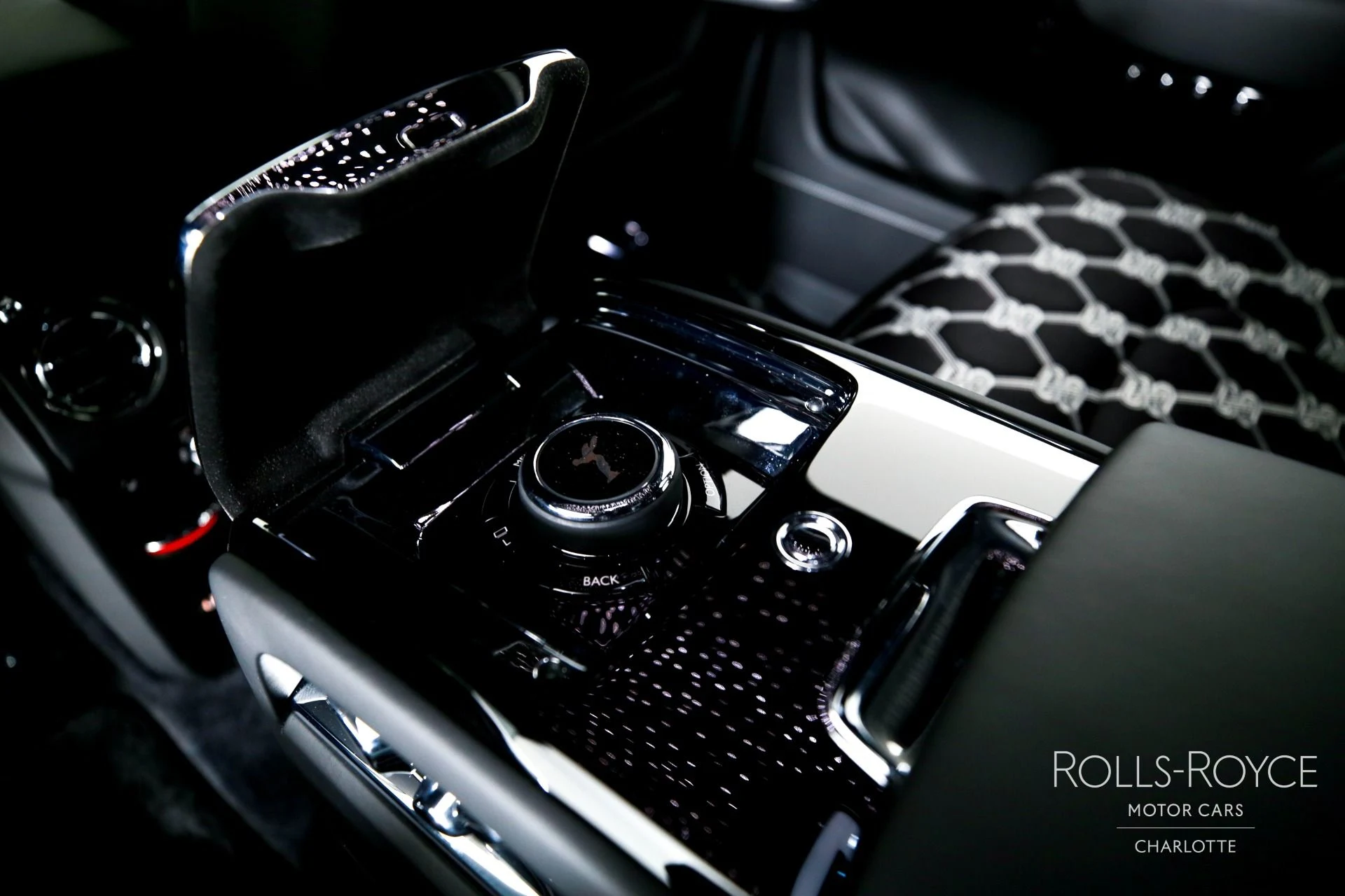 mph021_2972215162_Used_2026_Rolls_Royce_Cullinan_1765392948_46fe21afd2