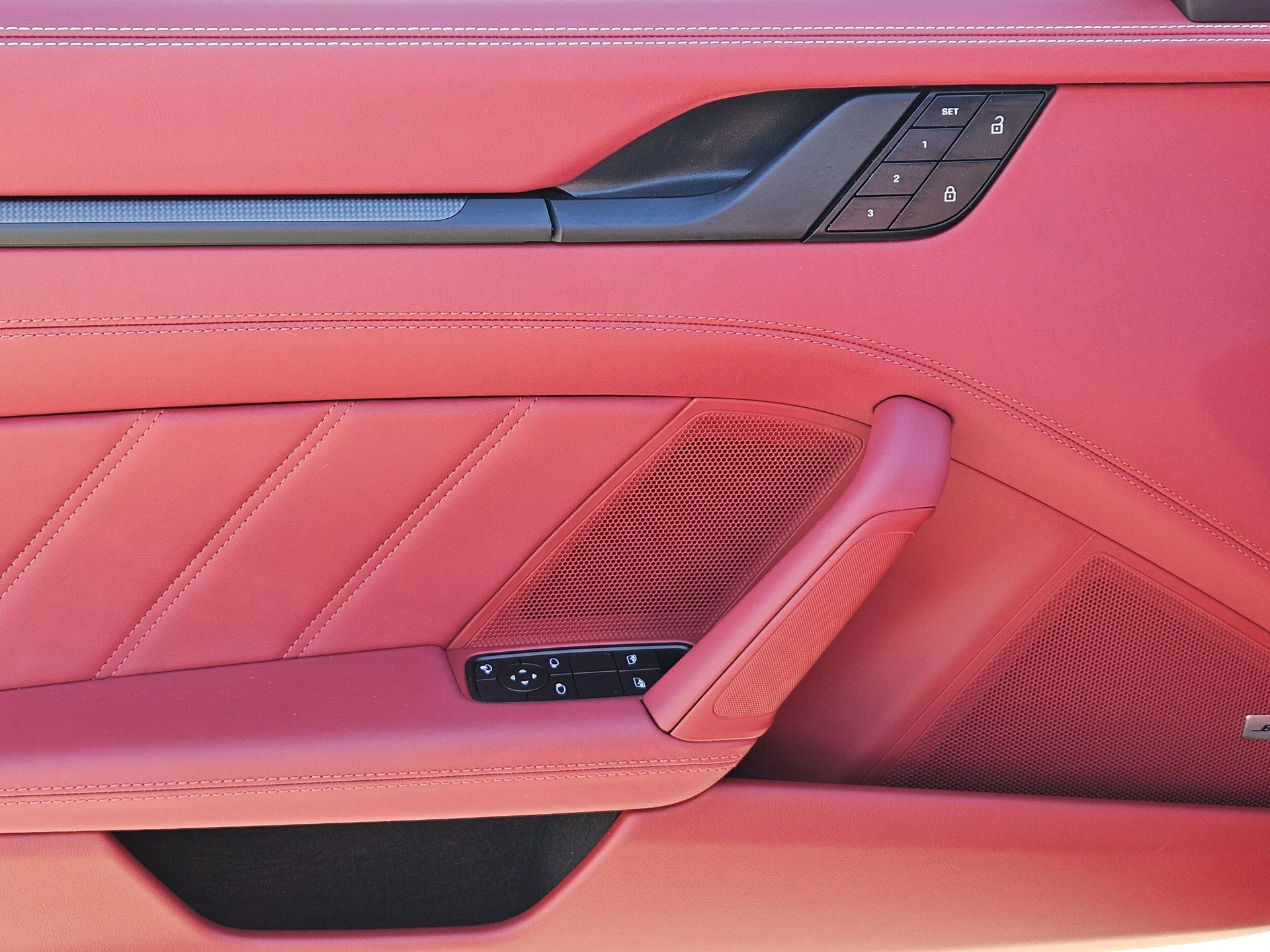 mph021_2993702185_f466df9e405cdf26ca3e67943600b083x_09e68bb87c