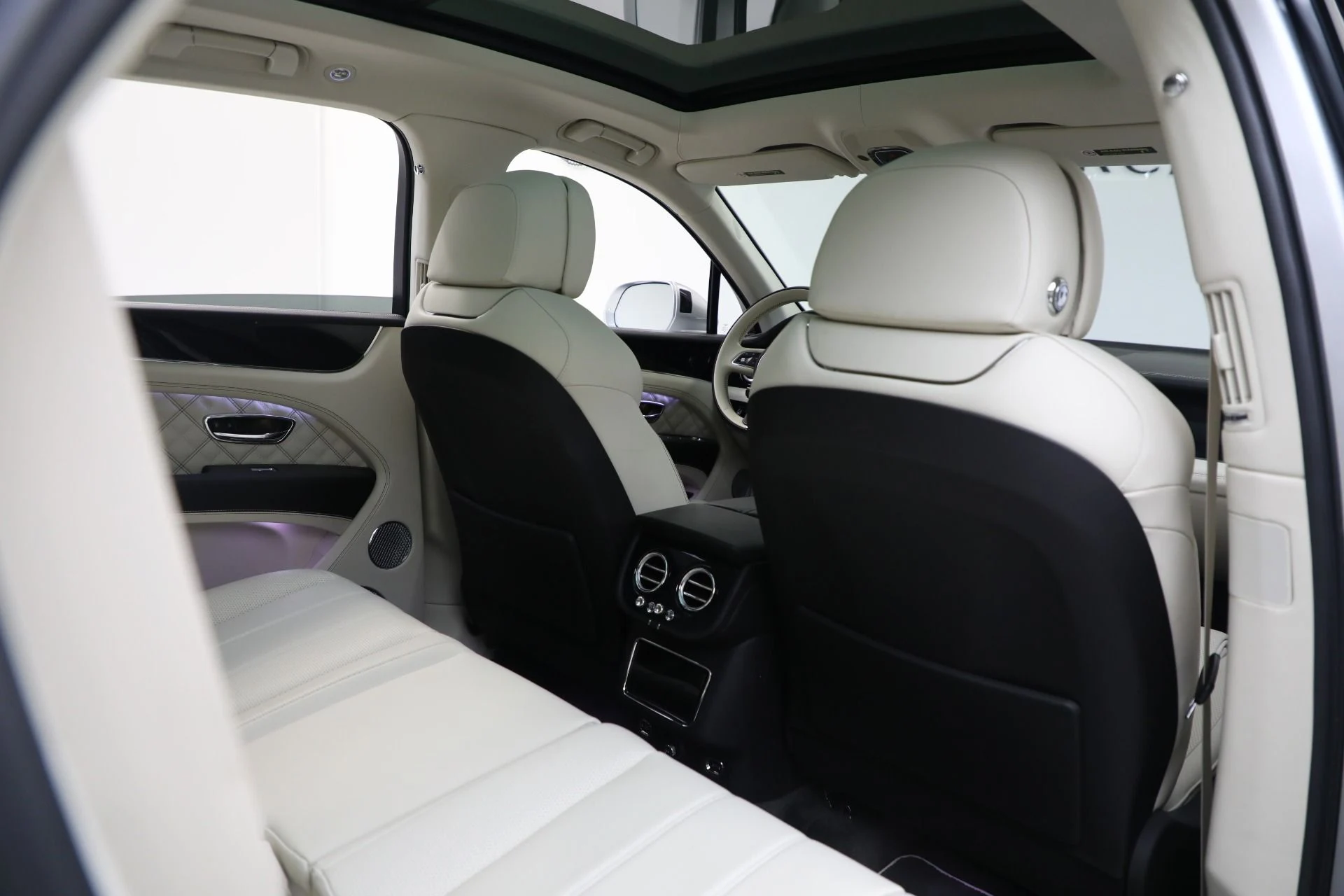 mph021_3000471310_Used_2021_Bentley_Bentayga_V8_59c44b5180
