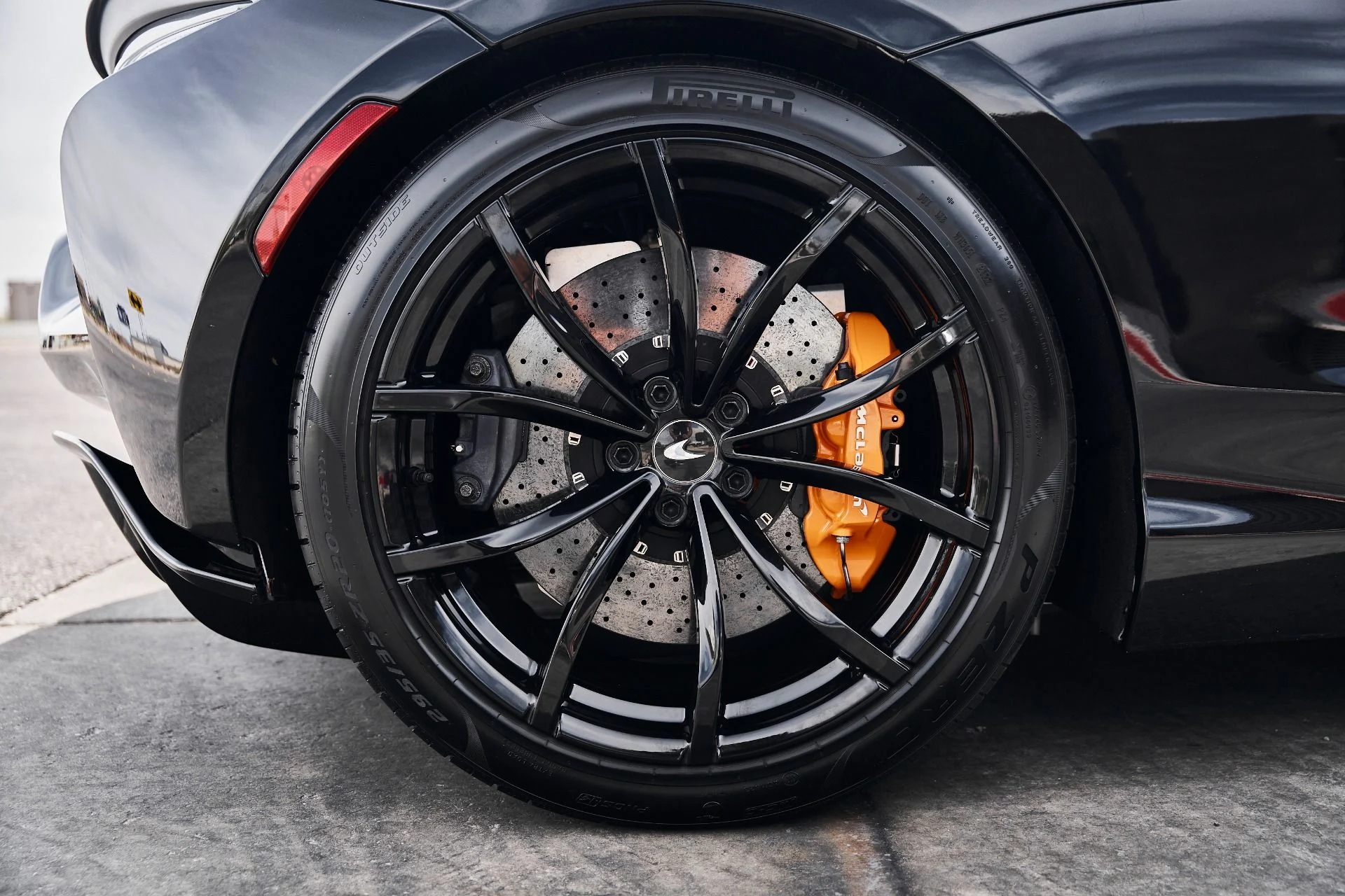 mph021_3003533848_Used_2024_Mc_Laren_Artura_1775583325_18321415b9