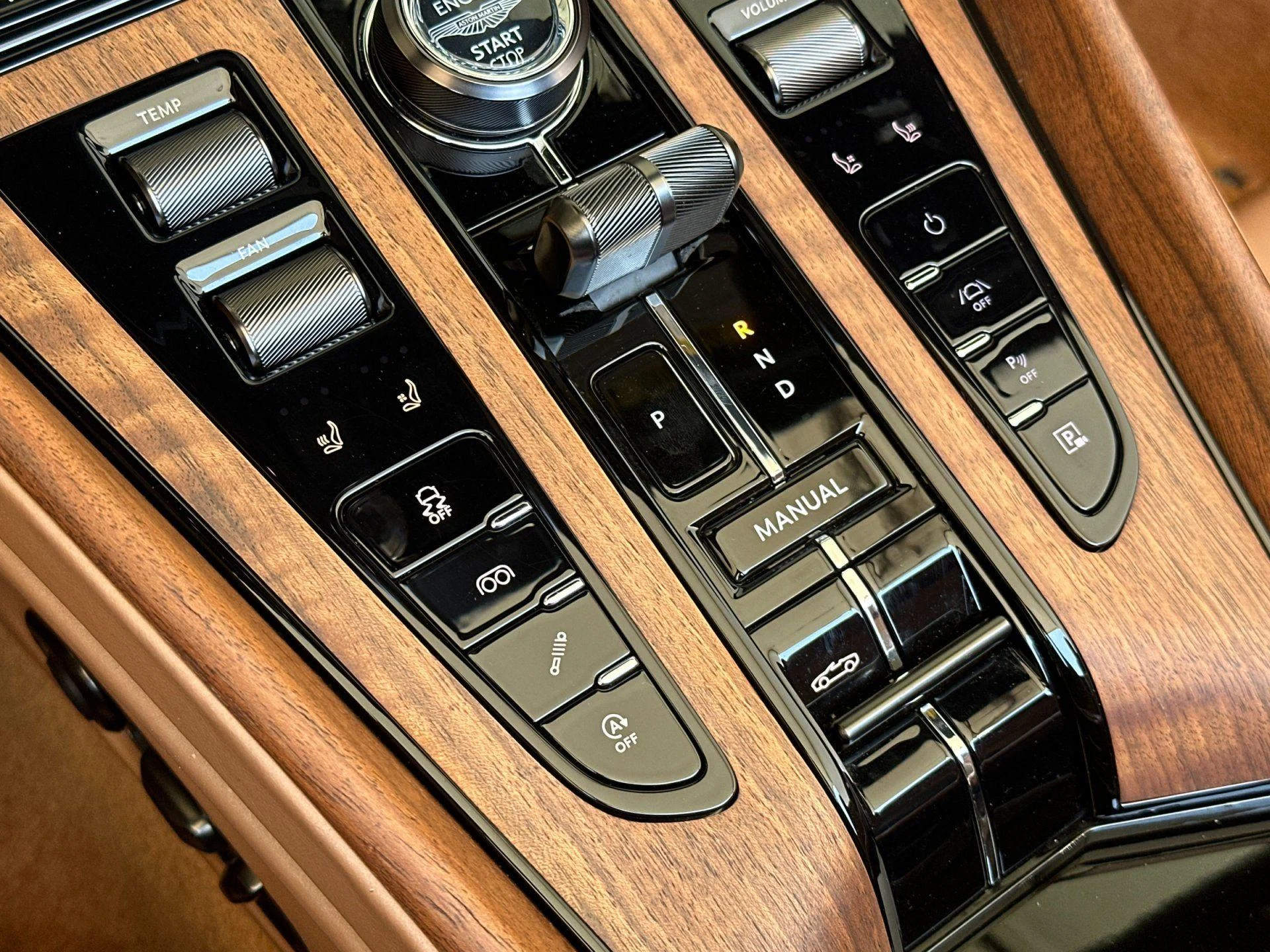 mph021_300614409_Used_2025_Aston_Martin_DB_12_Volante_1778229515_7c0937f235