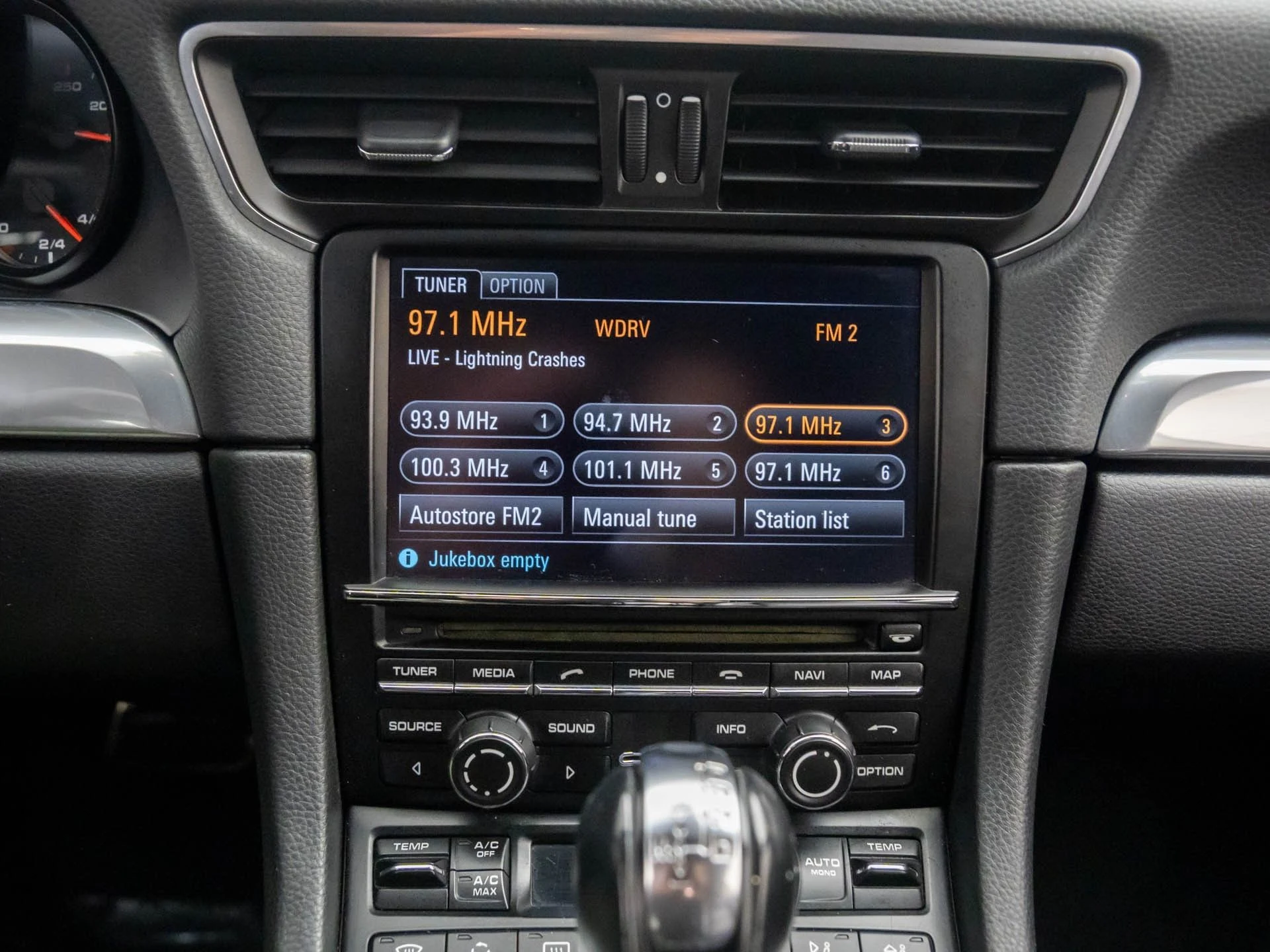 mph021_3009378377_939c18147d3889870cac3c6e61e9f422x_985cc9d4ed