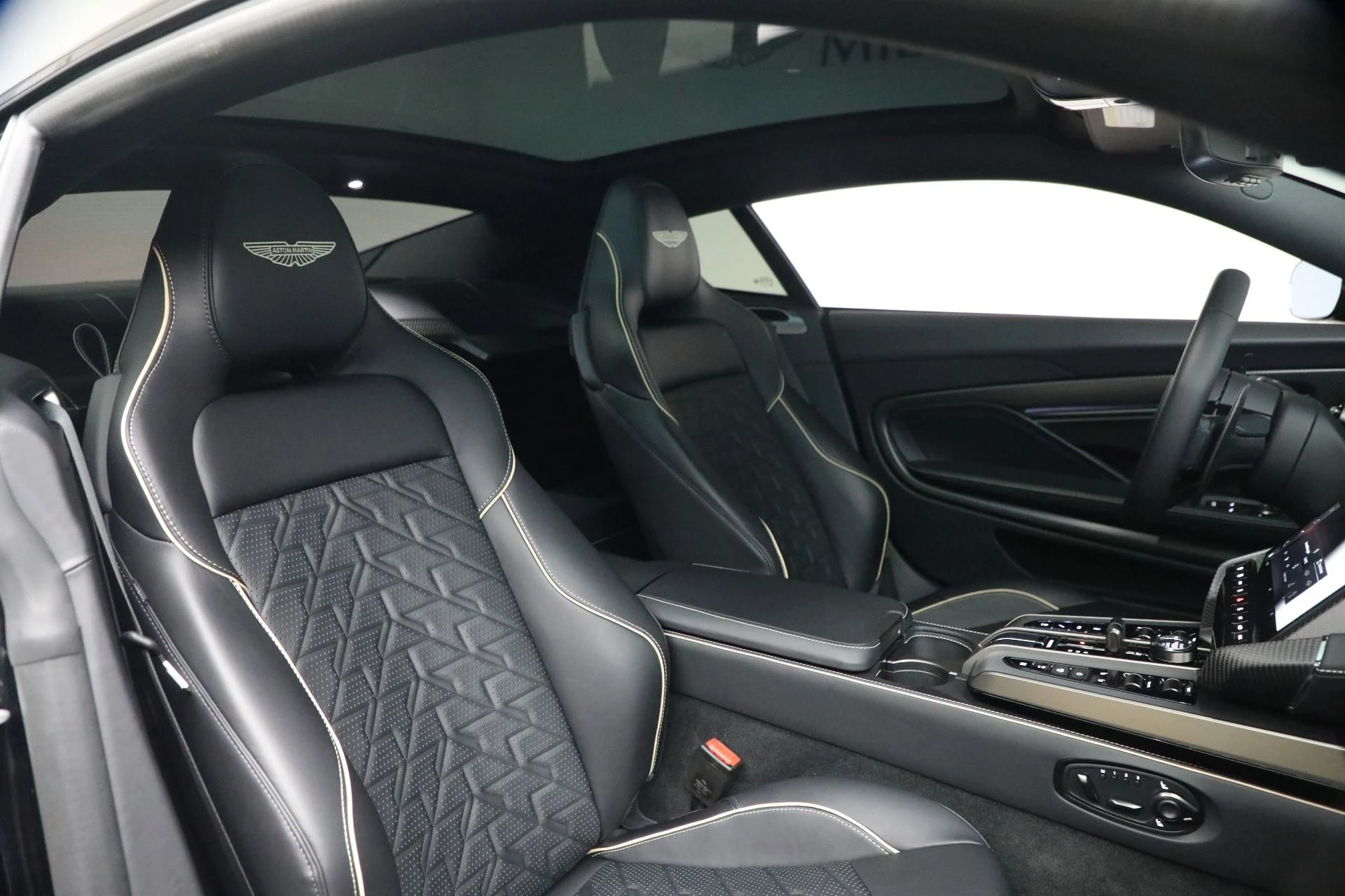 mph021_301061266_Used_2025_Aston_Martin_Vanquish_1789418284_48295a828f