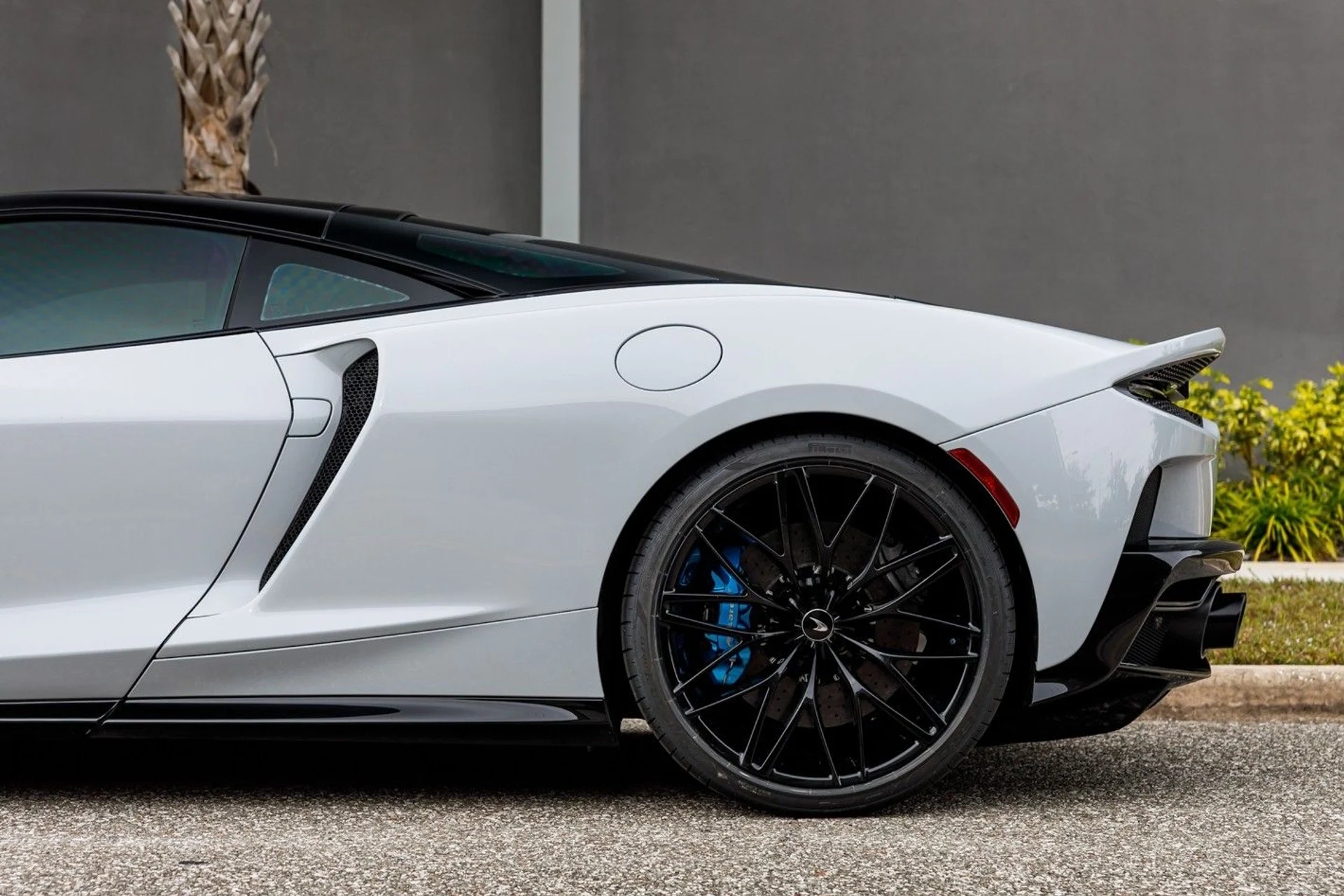 mph021_3016495625_642_p22_l_86c3bc5565