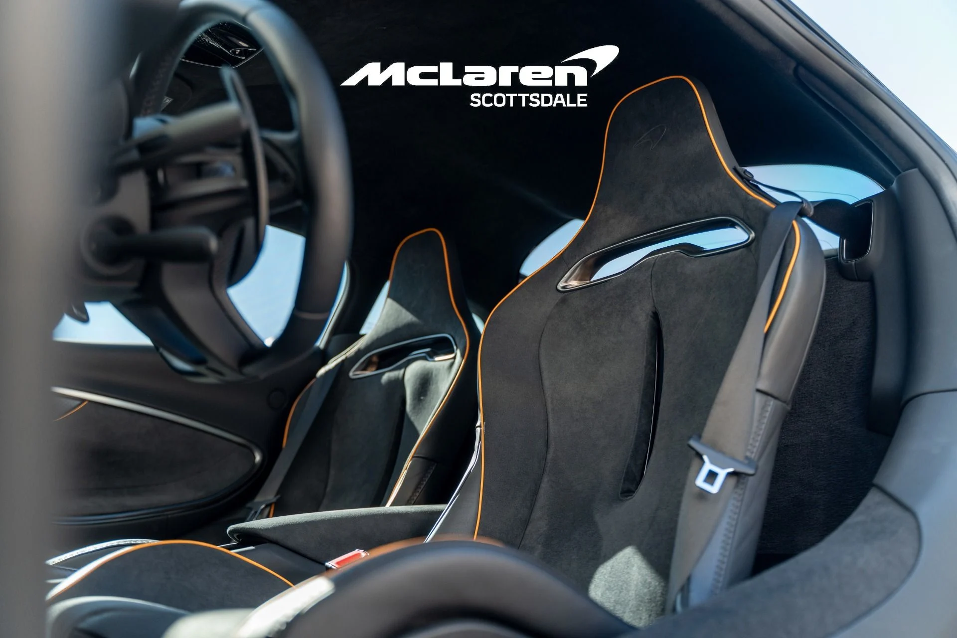 mph021_3019124232_Used_2023_MCLAREN_ARTURA_1758922926_75b47179a5