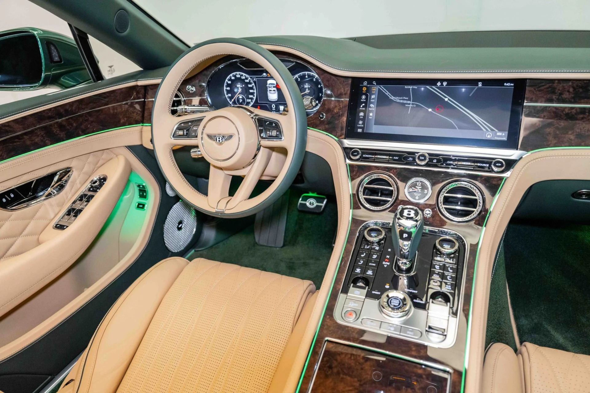 mph021_3026828466_Used_2024_Bentley_CONTINENTAL_GTC_Azure_V8_1705167241_1b8a74cb3d