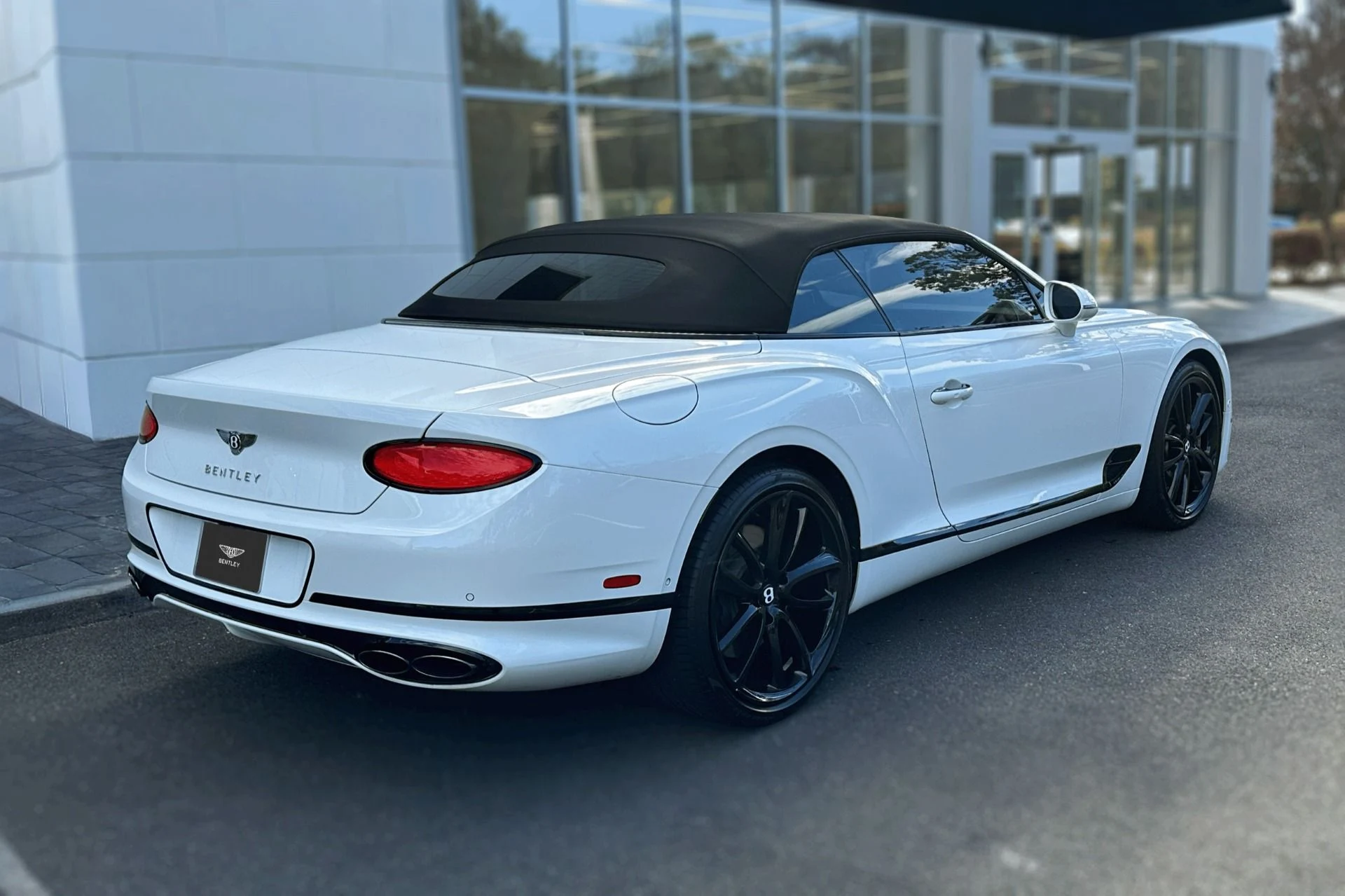 mph021_3027999608_Used_2022_Bentley_Continental_GTC_V8_1760707480_3d96858a38