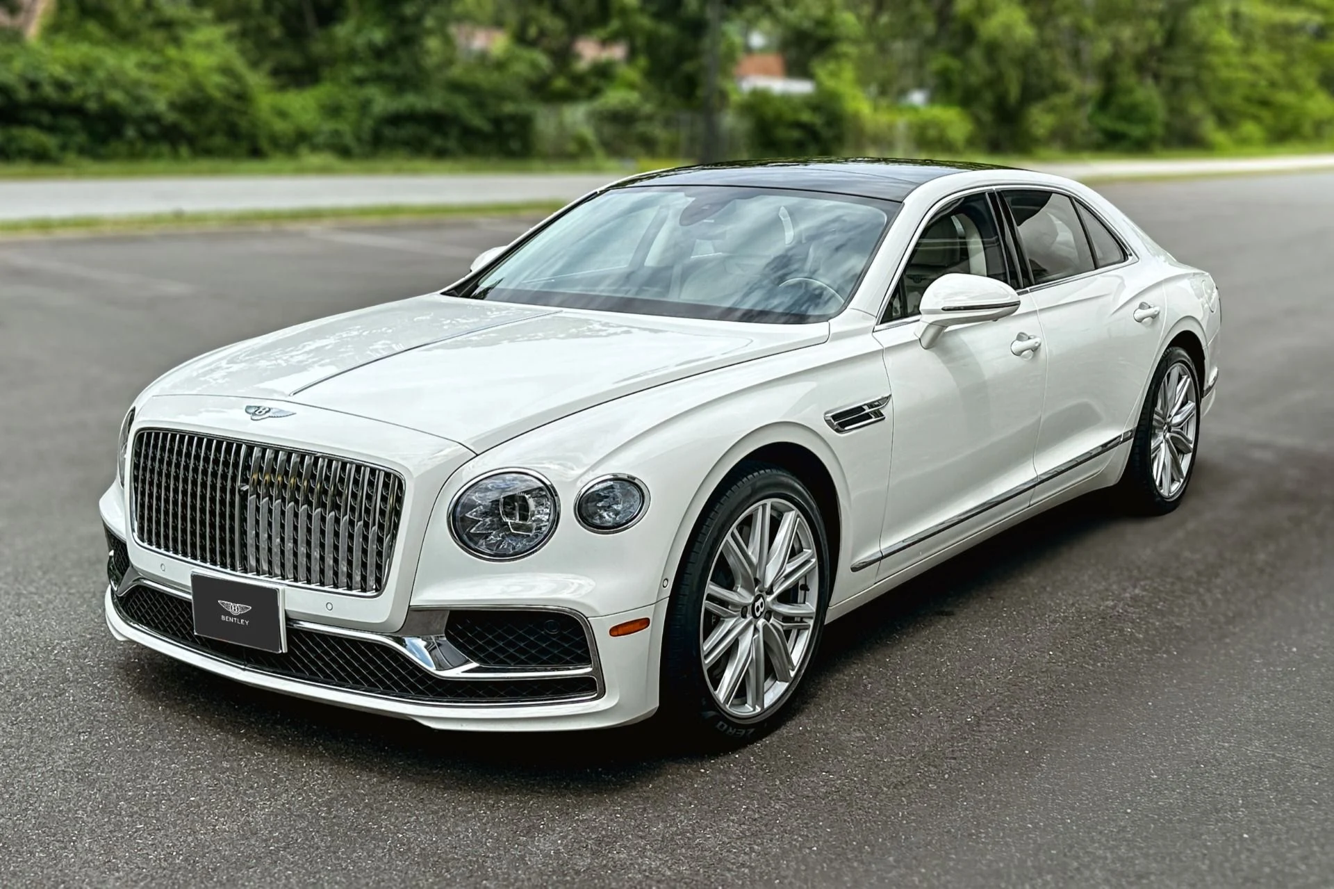 mph021_3035615310_Used_2023_Bentley_Flying_Spur_Hybrid_Hybrid_1782128898_2c7b902354