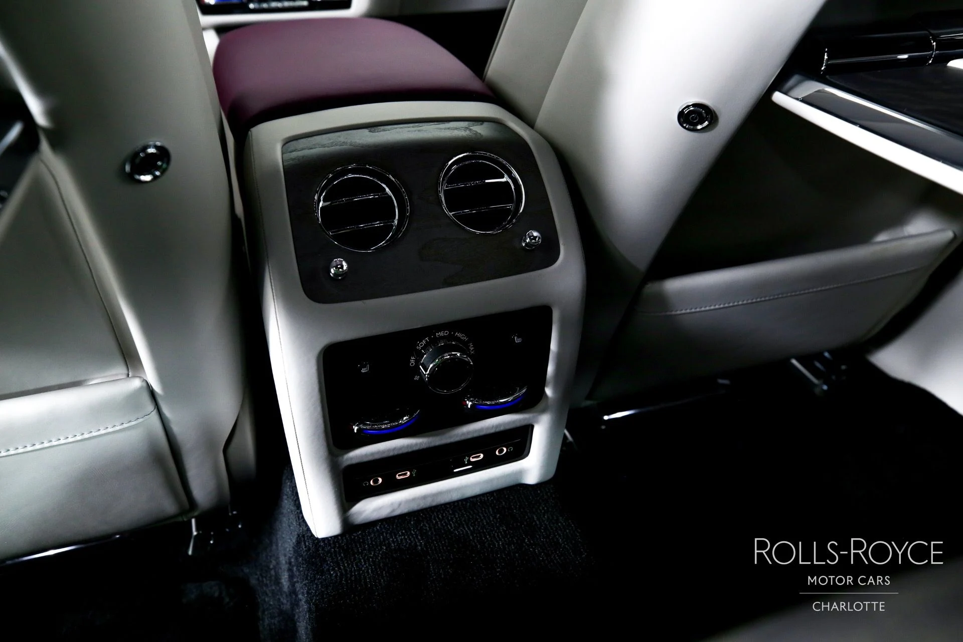 mph021_3037205640_Used_2025_Rolls_Royce_Ghost_1759510199_be15e4acaf