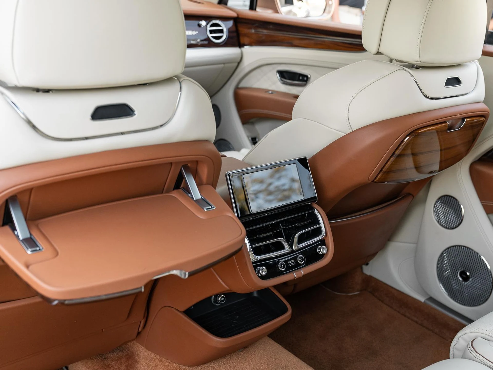 mph021_3040574691_Used_2023_Bentley_Bentayga_EWB_Azure_First_Edition_1772272959_fc9a0846e8