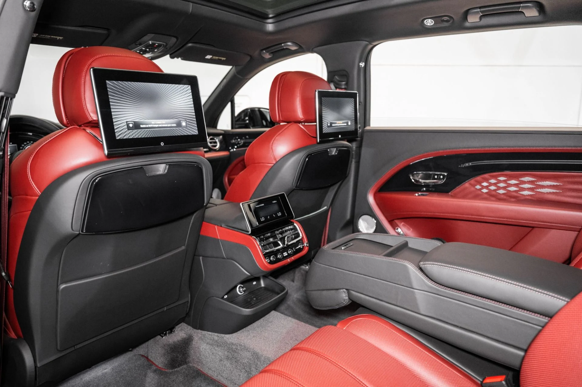mph021_3047045385_New_2025_Bentley_BENTAYGA_EWB_AZURE_V8_Azure_V8_1749659689_afda70cc8a