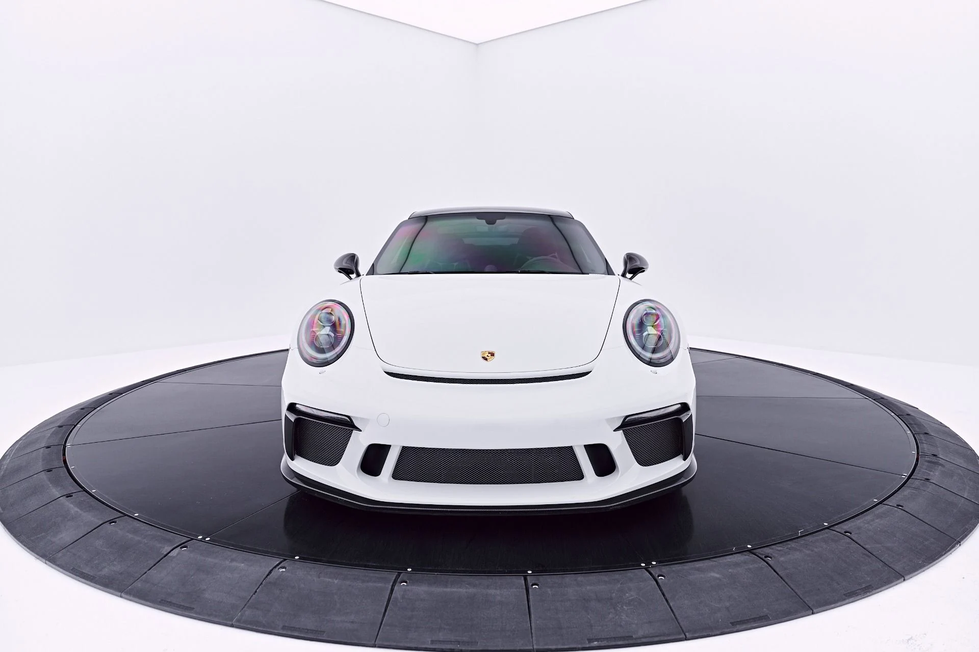 mph021_3047159661_Used_2018_Porsche_911_GT_3_1782763313_04abd2d869