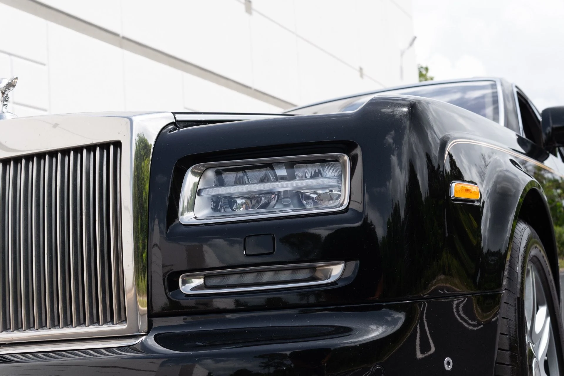 mph021_3056280514_Used_2015_Rolls_Royce_Phantom_1779983365_d7ae369c06