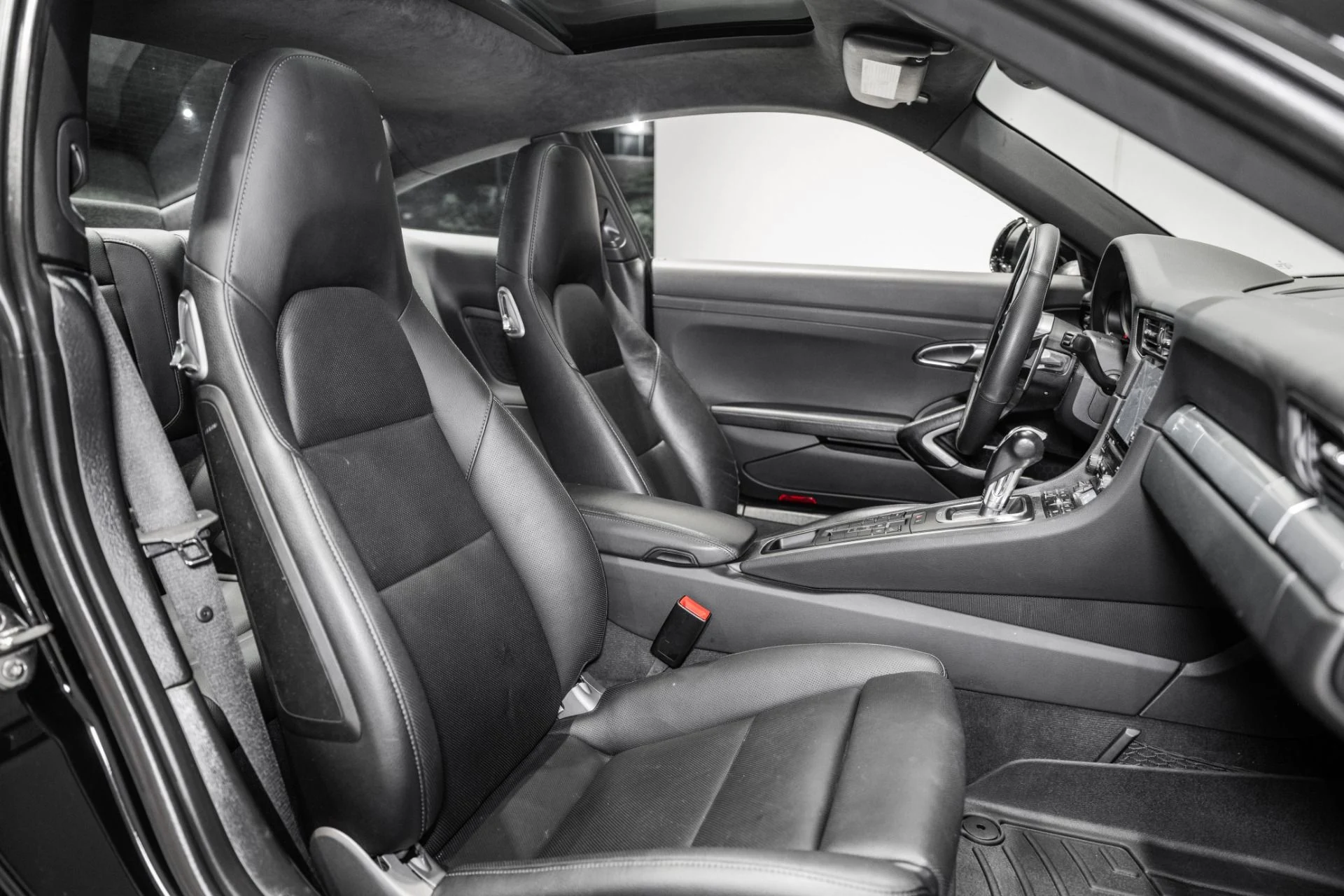 mph021_3058174919_Used_2017_Porsche_911_1779894328_003939c699