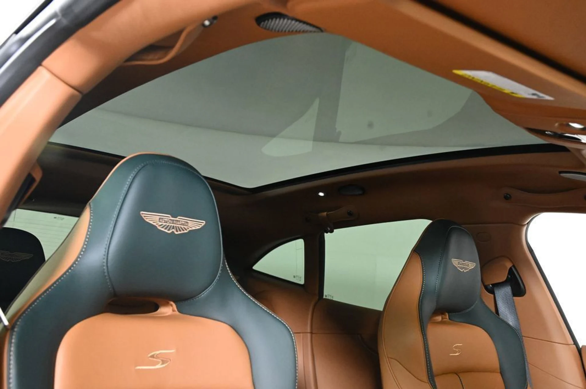 mph021_3066445996_new_2026_aston_martin_dbx_sawd_11350_23004766_21_1024_d7733eab42