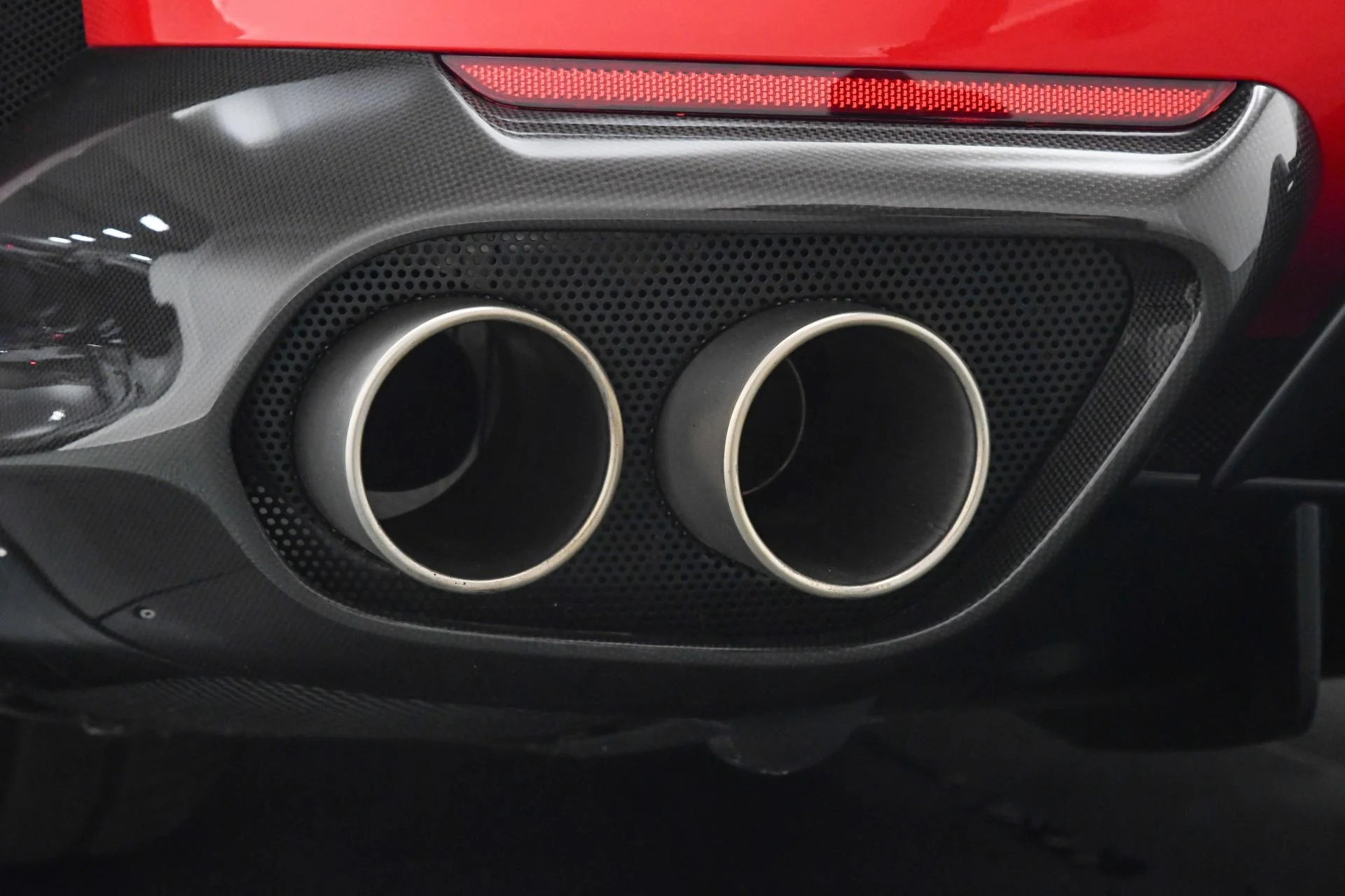 mph021_3068636975_Used_2022_Ferrari_812_GTS_1752652136_68116629d3