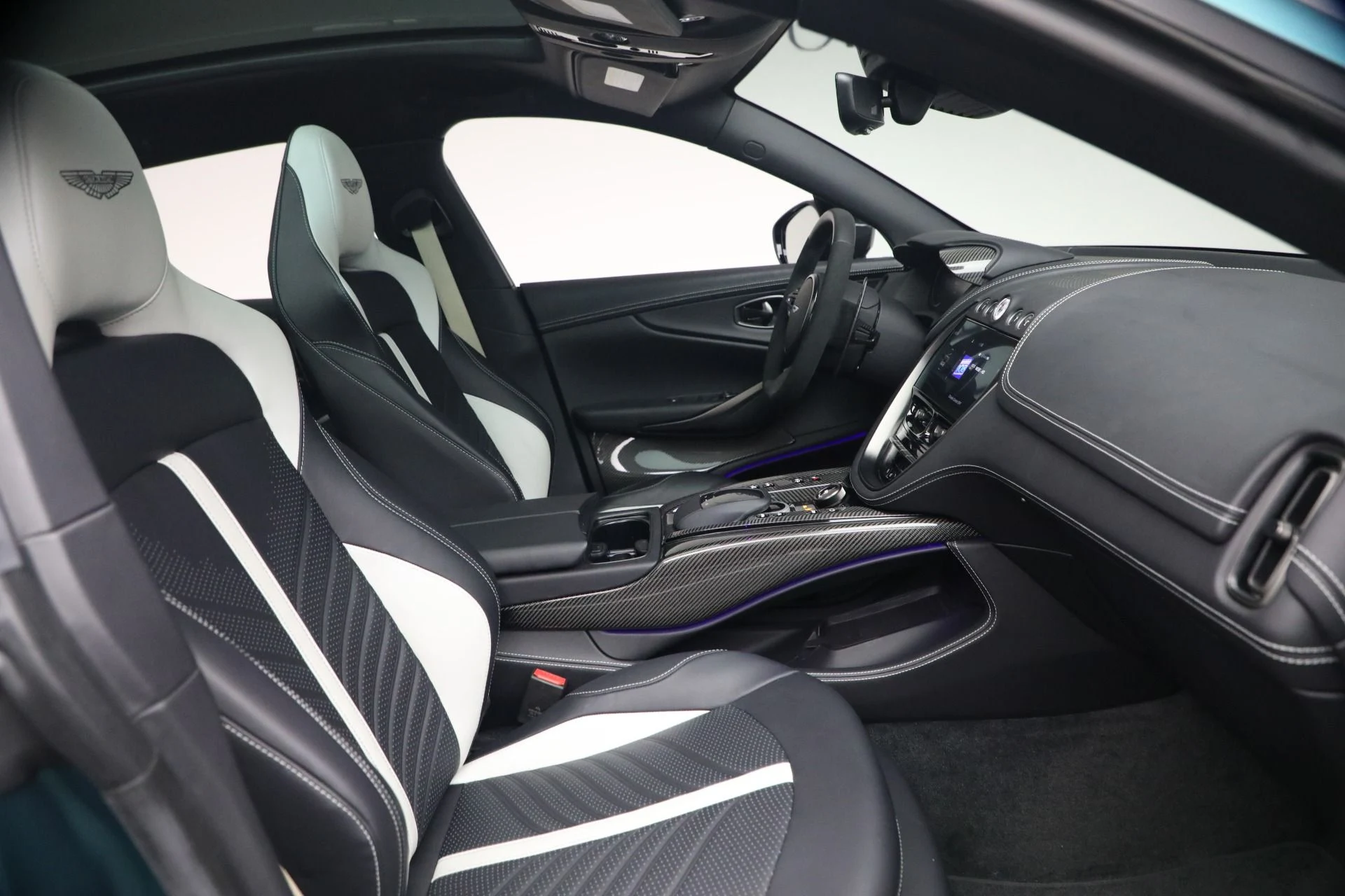 mph021_3068789382_Used_2023_Aston_Martin_DBX_707_1787862886_d1bdc88a30