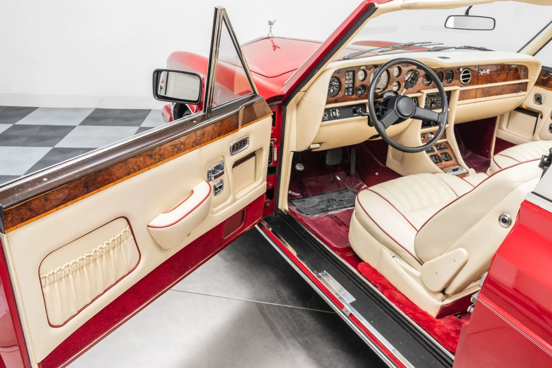 mph021_3070515471_Used_1987_Rolls_Royce_Corniche_II_1780955525_63dbe5dc79