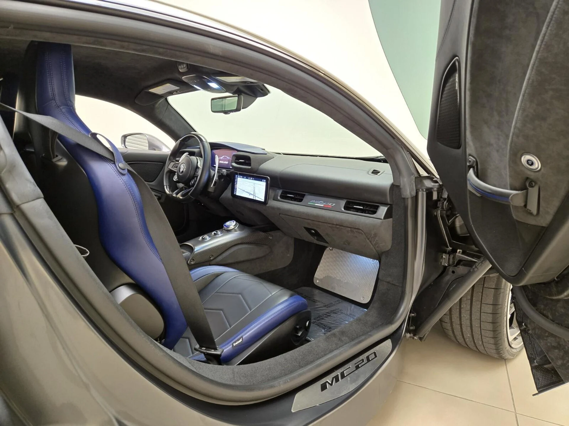 mph021_307651830_Used_2022_Maserati_MC_20_1767077623_ee9137041c